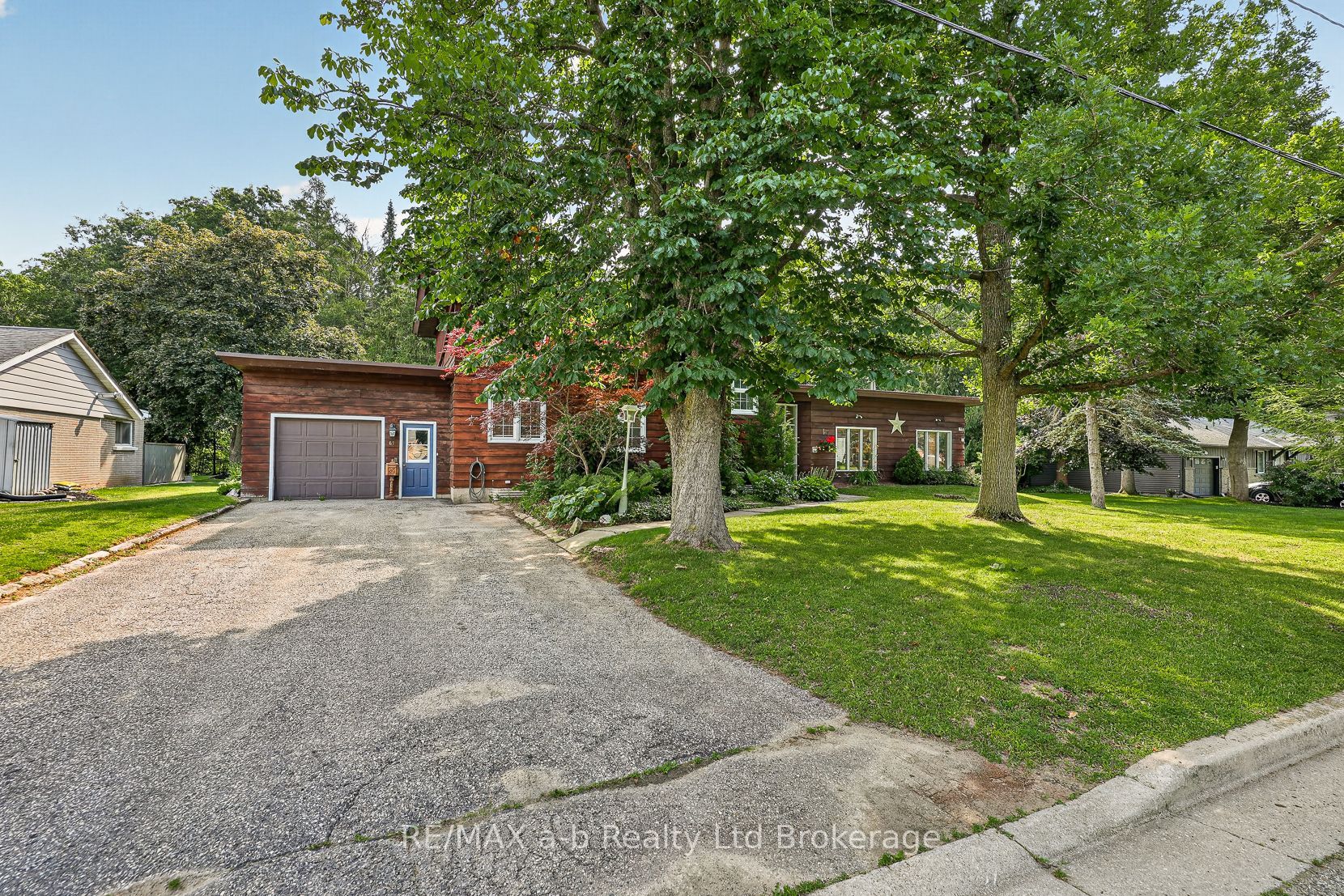 61 Parkwood Drive, Tillsonburg, ON N4G 2B7 photo 3