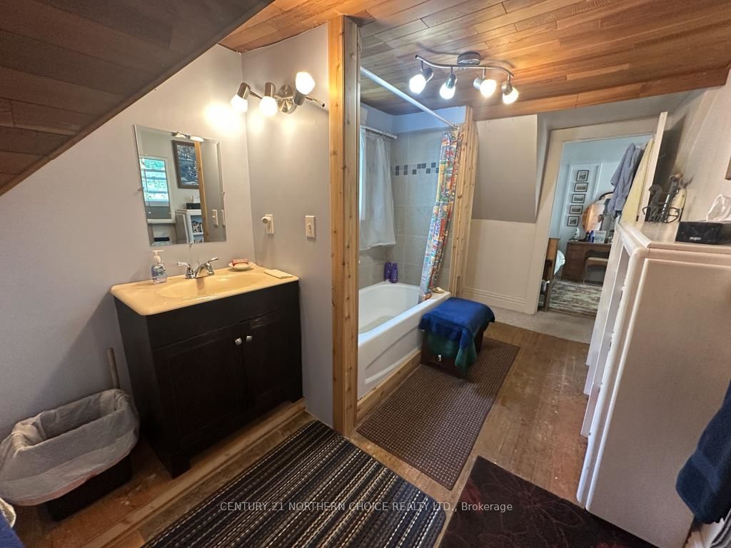 115 Eighth Avenue S, Kenora, ON P9N 2H1 photo 5