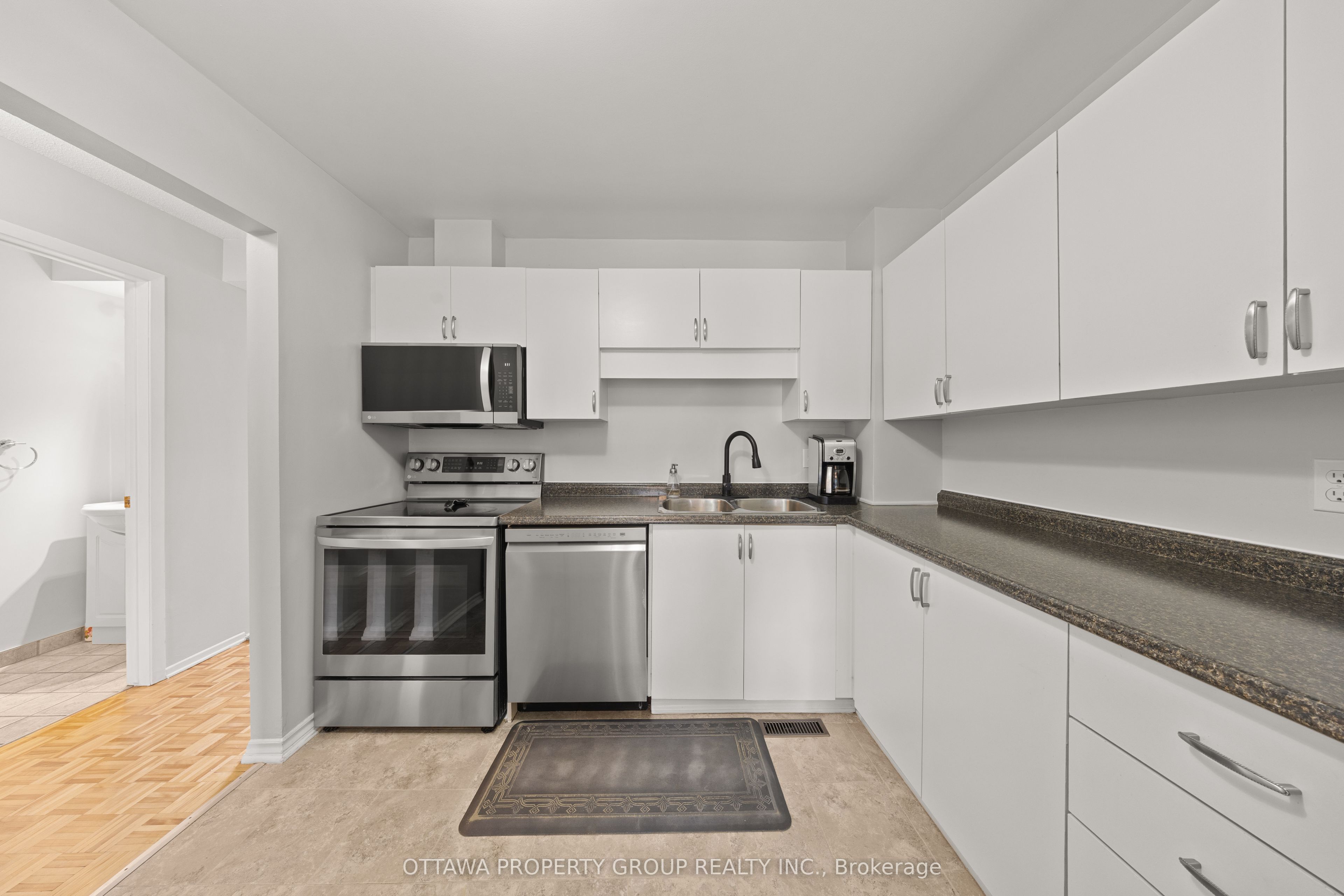 13 Bentbrook Crescent, Barrhaven, ON K2J 3X9 photo 2