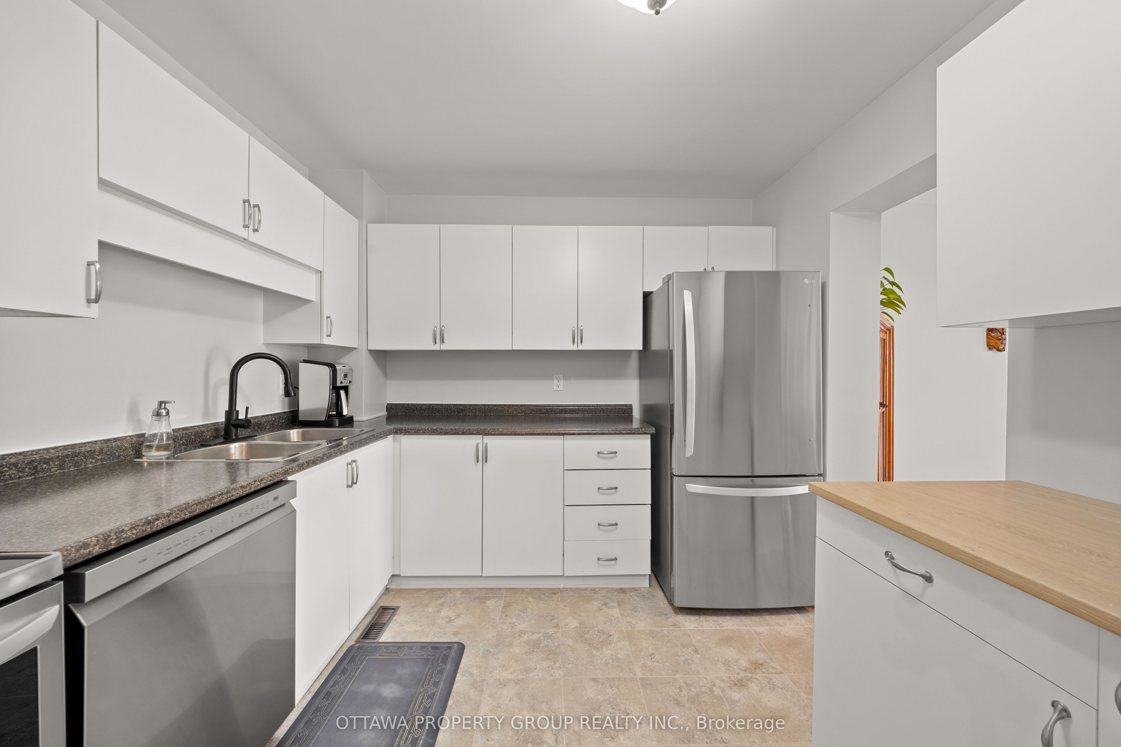 13 Bentbrook Crescent, Barrhaven, ON K2J 3X9 photo 3