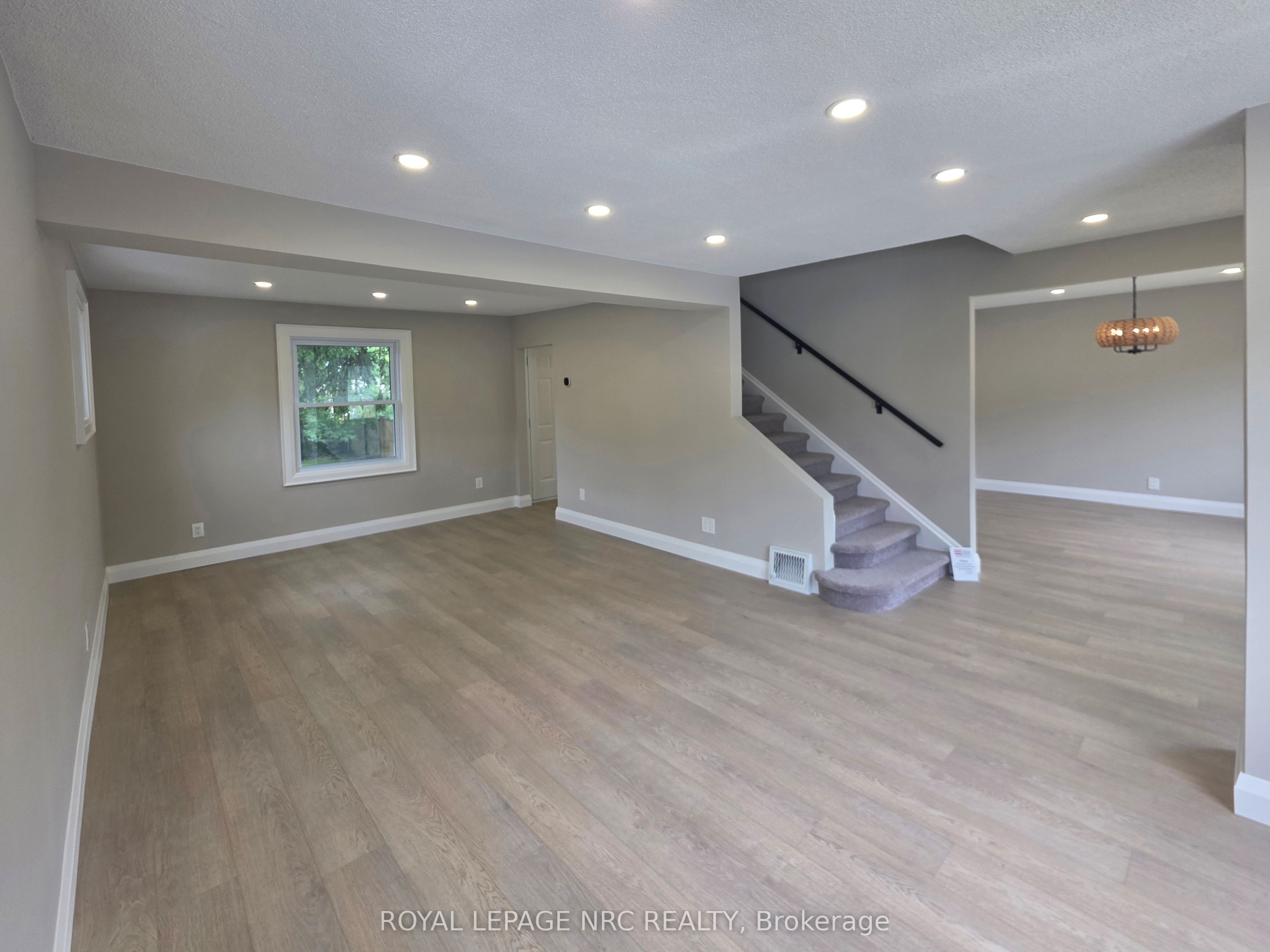 6486 Culp Street, Niagara Falls, ON L2G 2C1 photo 2
