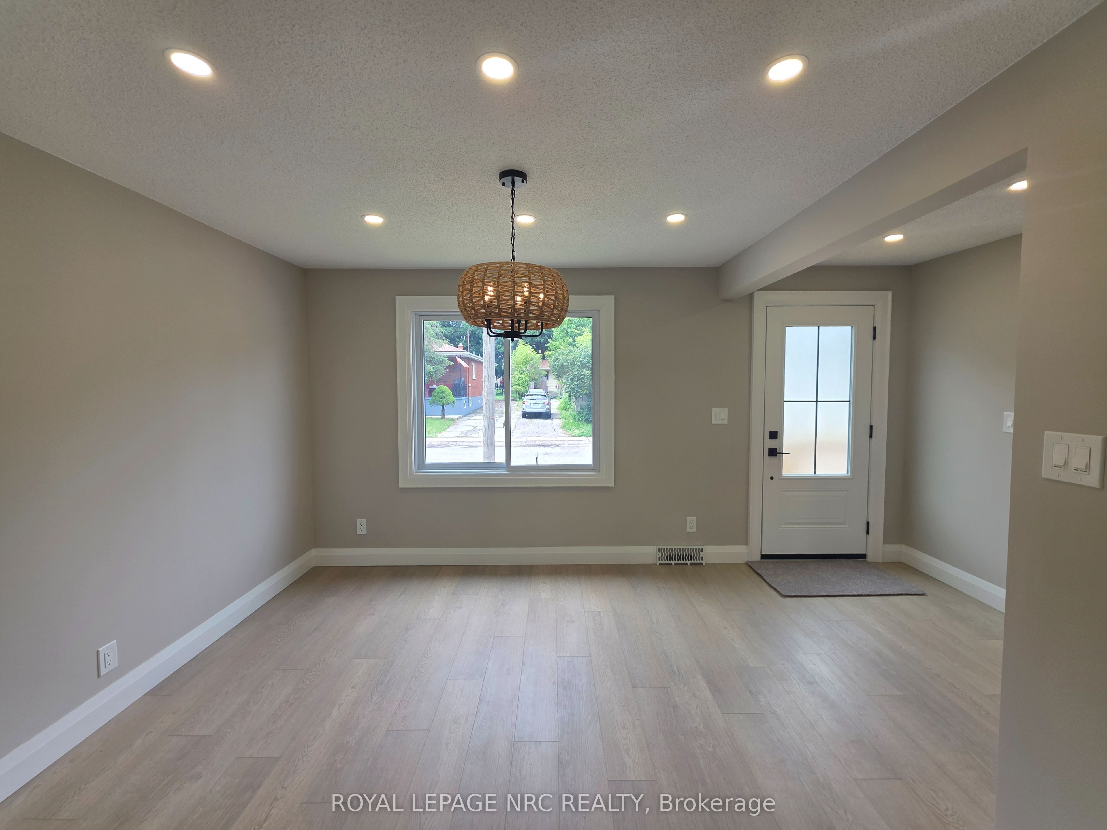 6486 Culp Street, Niagara Falls, ON L2G 2C1 photo 4