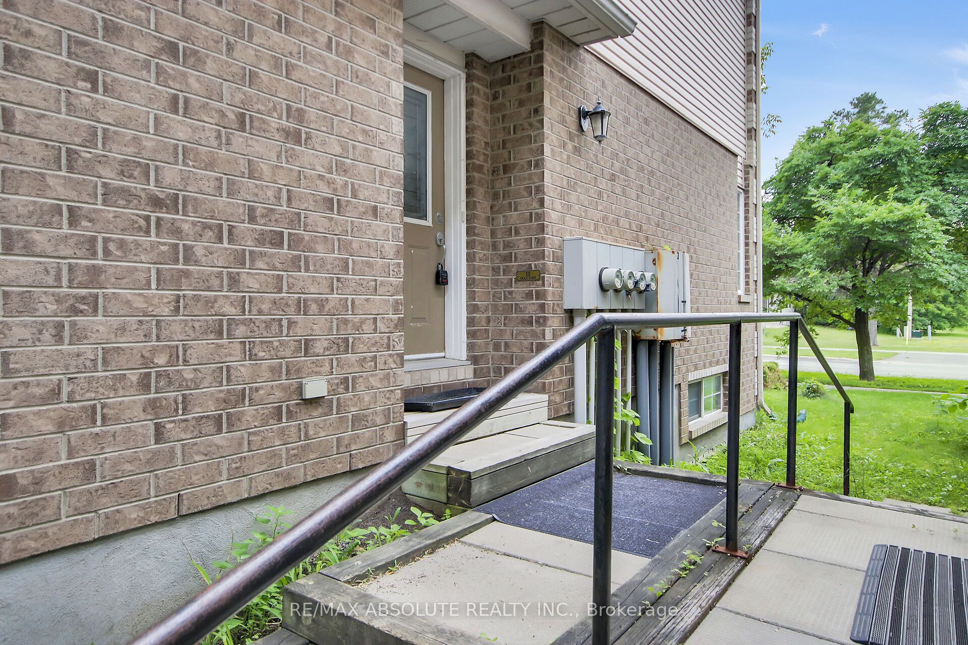 8 Riverbank Court, Stittsville - Munster - Richmond, ON K2S 1V7 photo 2