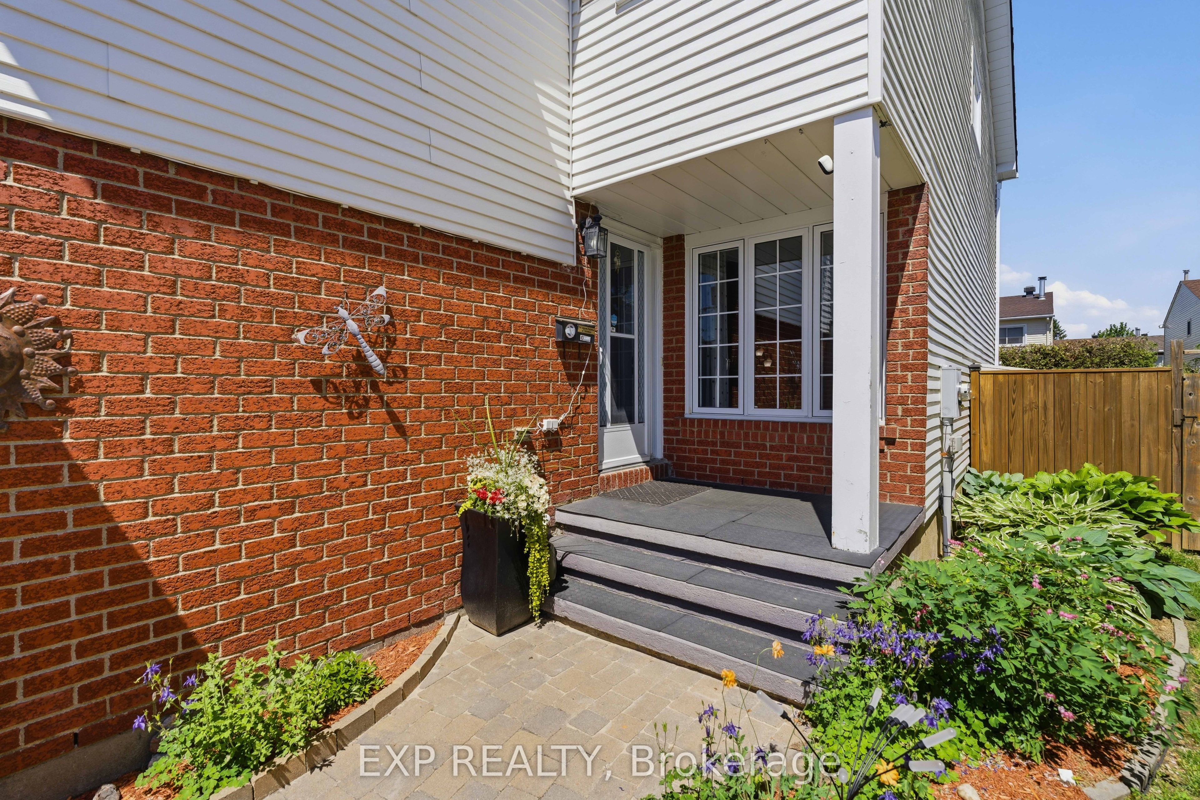 129 PIMPRENELLE Terrace, Orleans - Cumberland and Area, ON K1E 3S7 photo 3