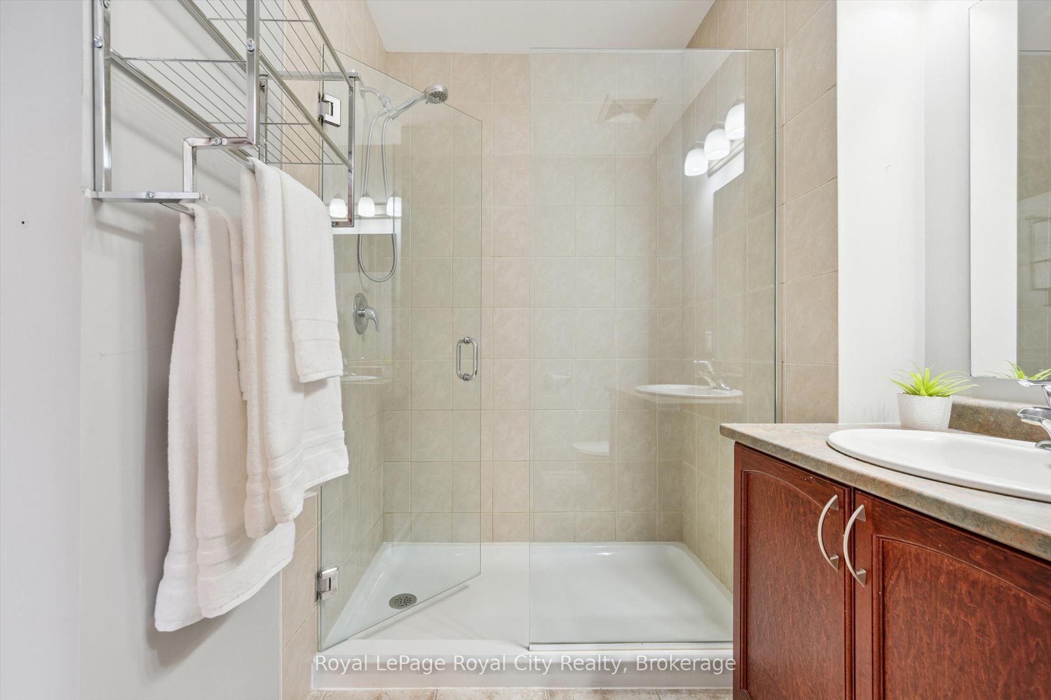 2 Colonial Drive 113, Guelph, ON N1L 0K8