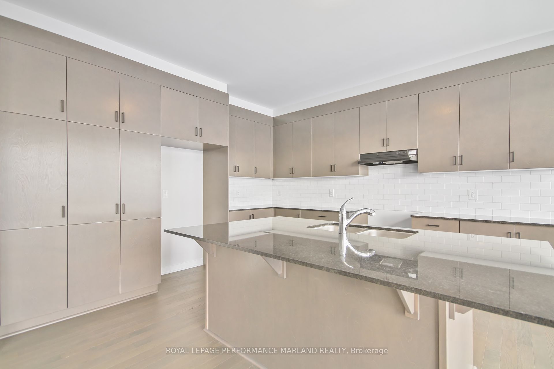 655 Fenwick Way, Barrhaven, ON K2J 7E6 photo 2