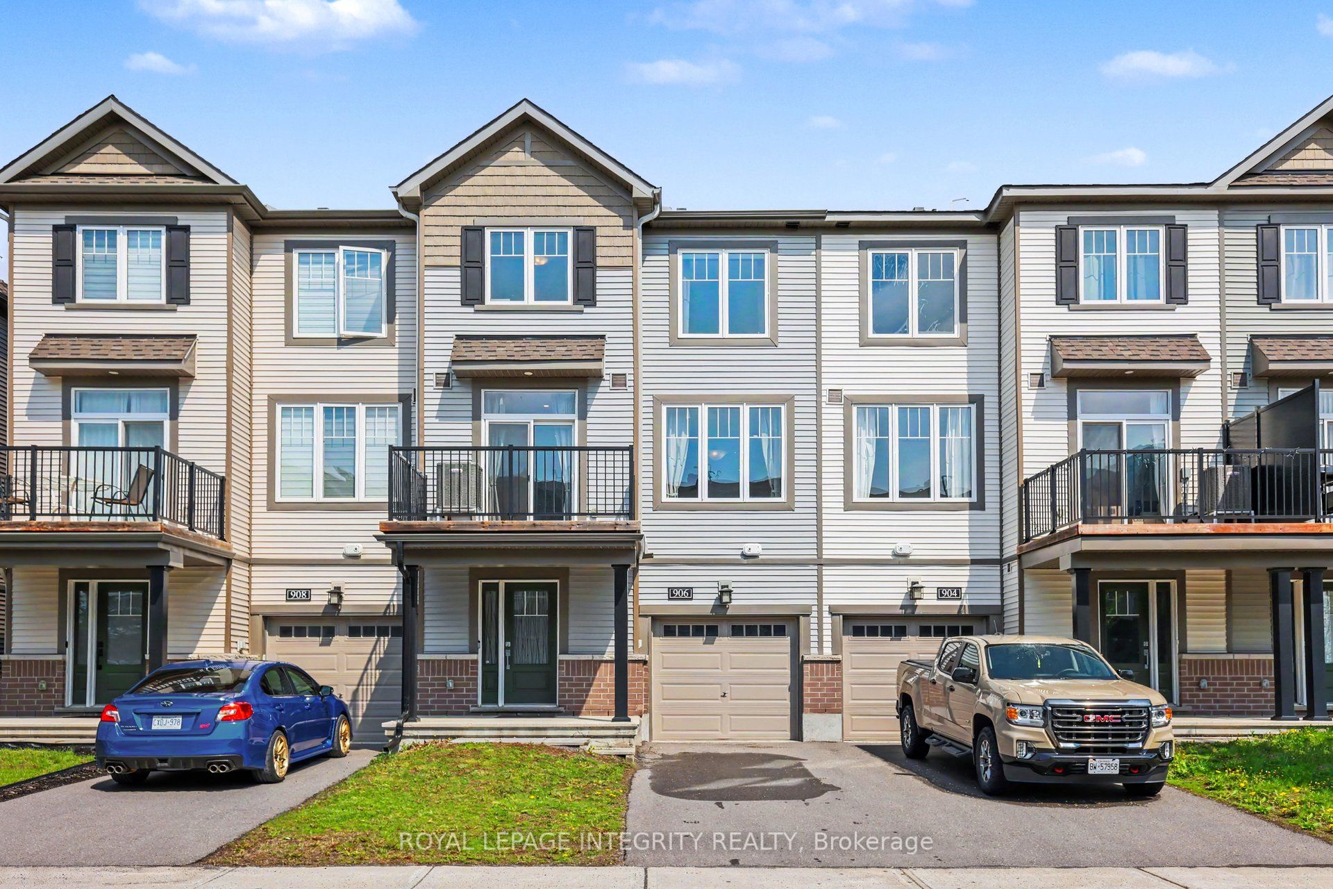 906 Lixnaw Court, Barrhaven, ON K2J 6Y3