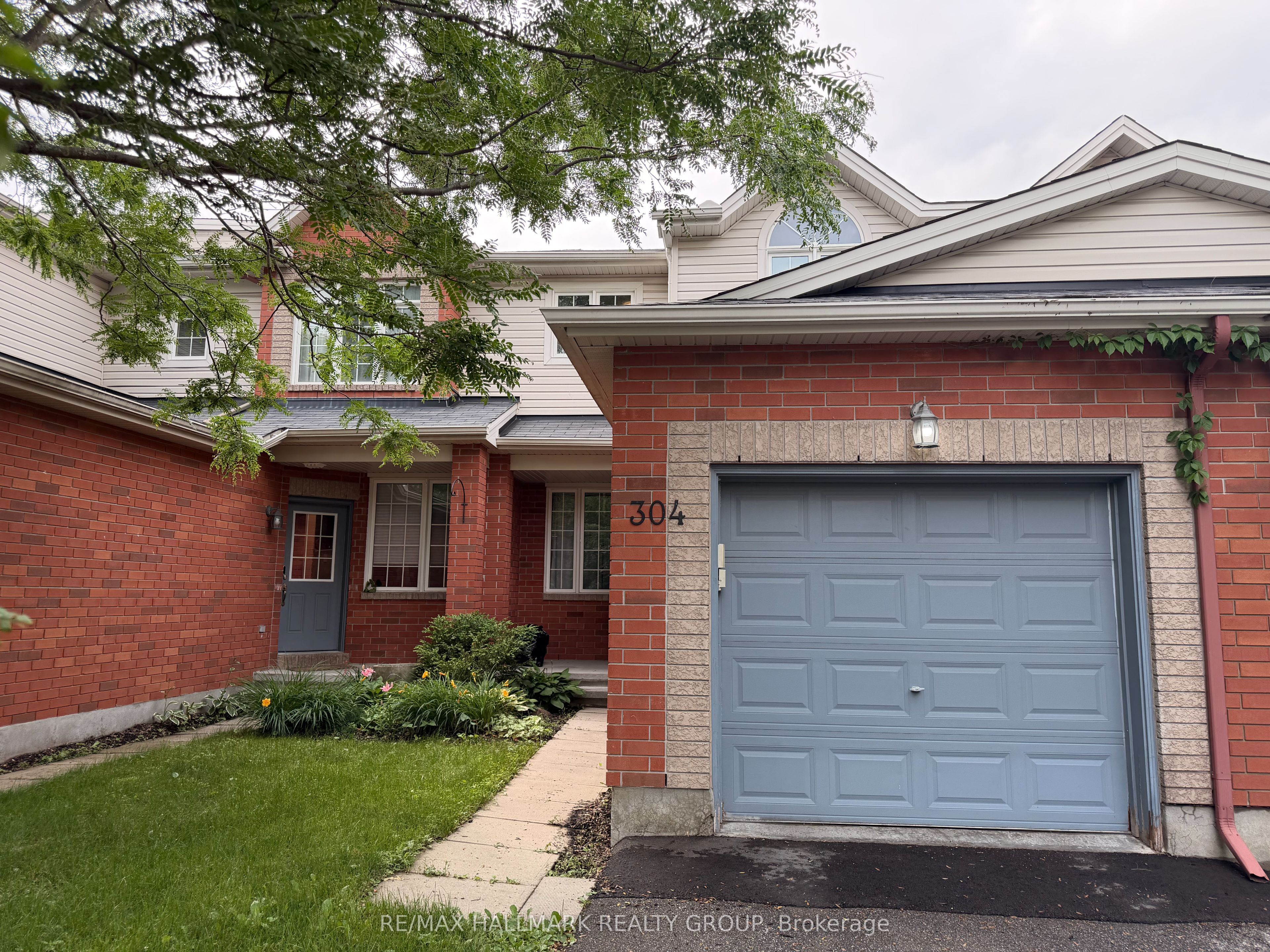 304 Applecross Crescent, Kanata, ON K2K 0C4
