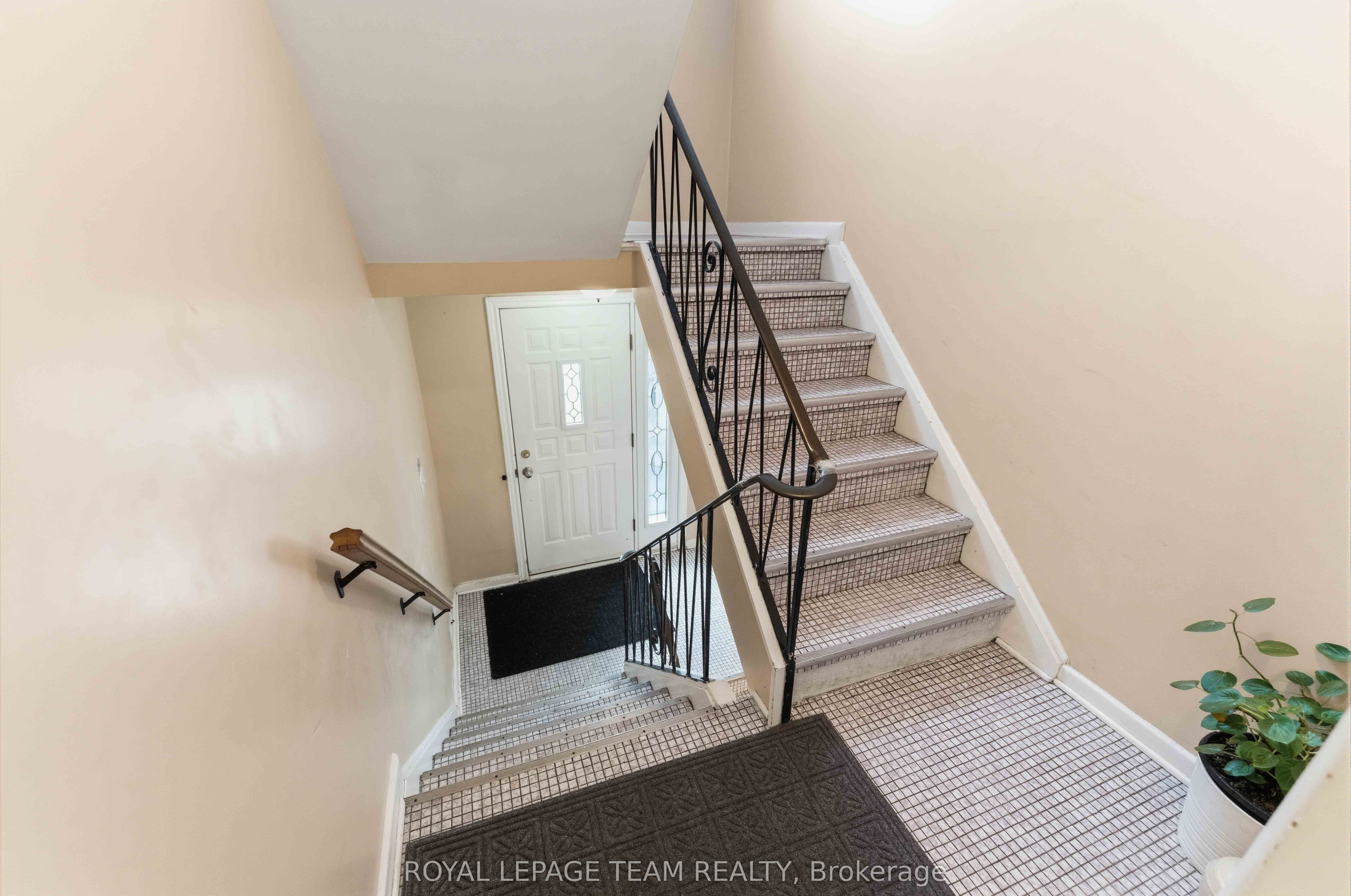 1197 Maitland Avenue, Belair Park - Copeland Park and Area, ON K2C 2B8 photo 3
