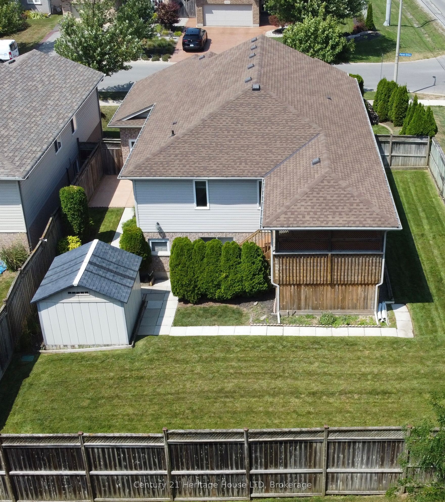 8292 Feren Drive S, Niagara Falls, ON L2H 3M9 photo 2