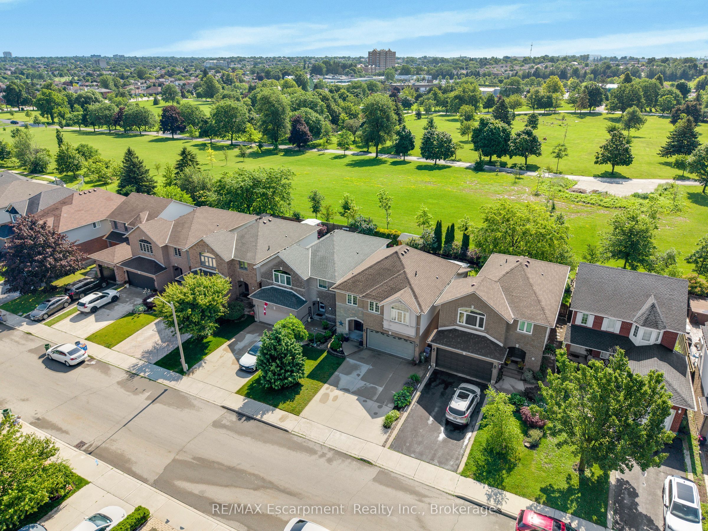 409 Jacqueline Boulevard, Hamilton, ON L9B 2T4 photo 3