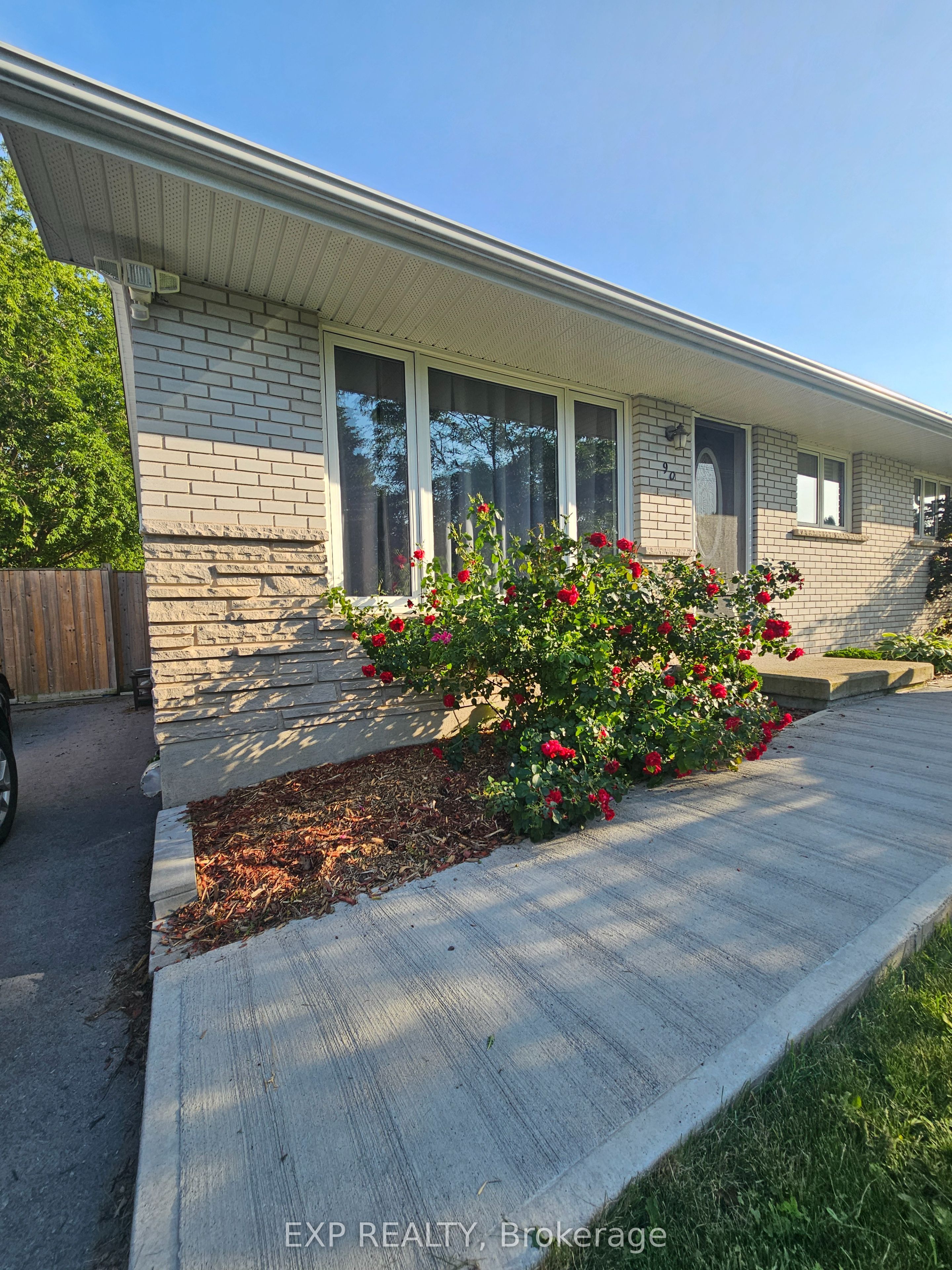 90 Morenz Crescent, Kingston, ON K7K 2X3 photo 2