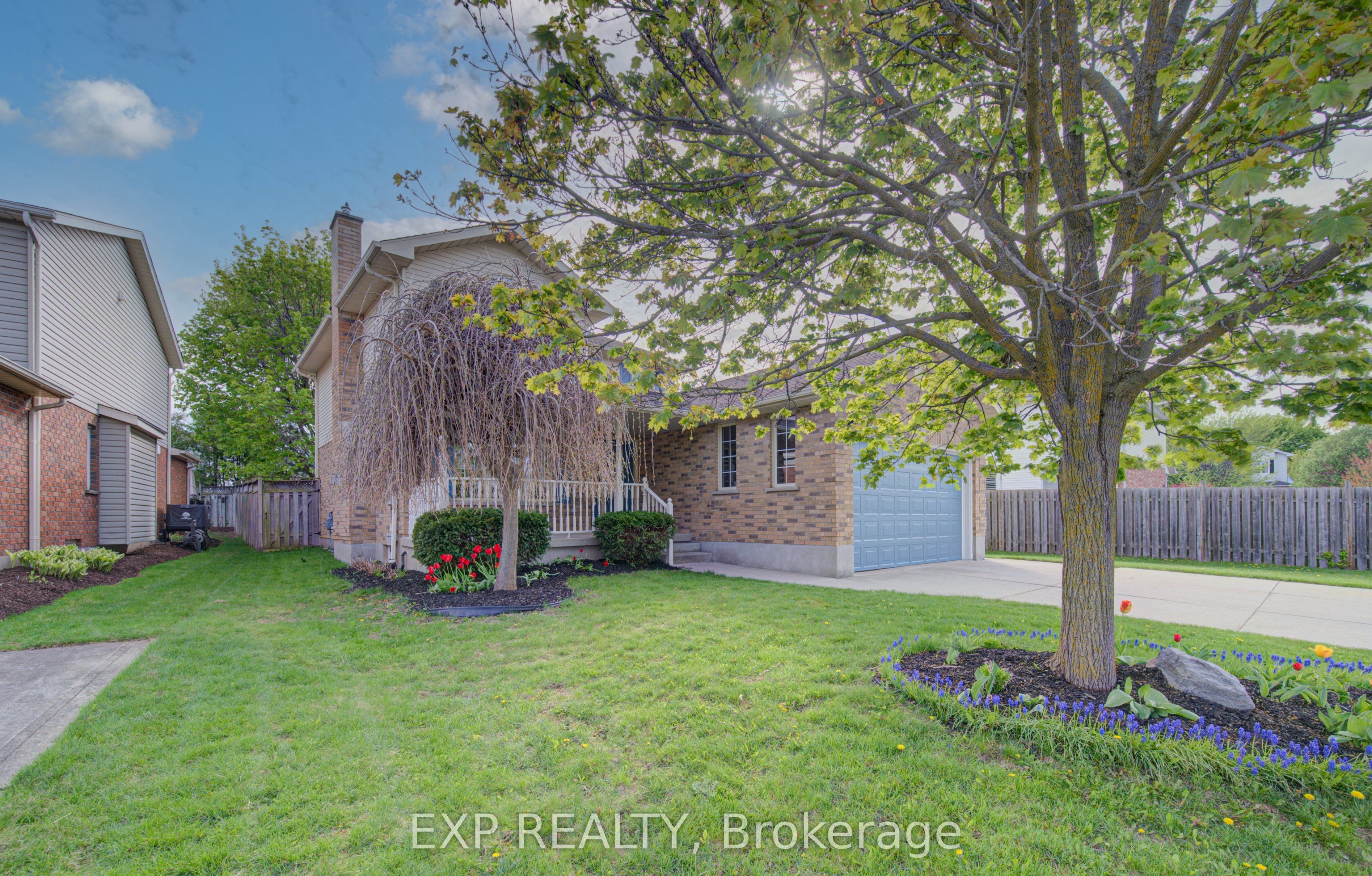 225 Dartmoor Crescent, Waterloo, ON N2K 3S9 photo 2
