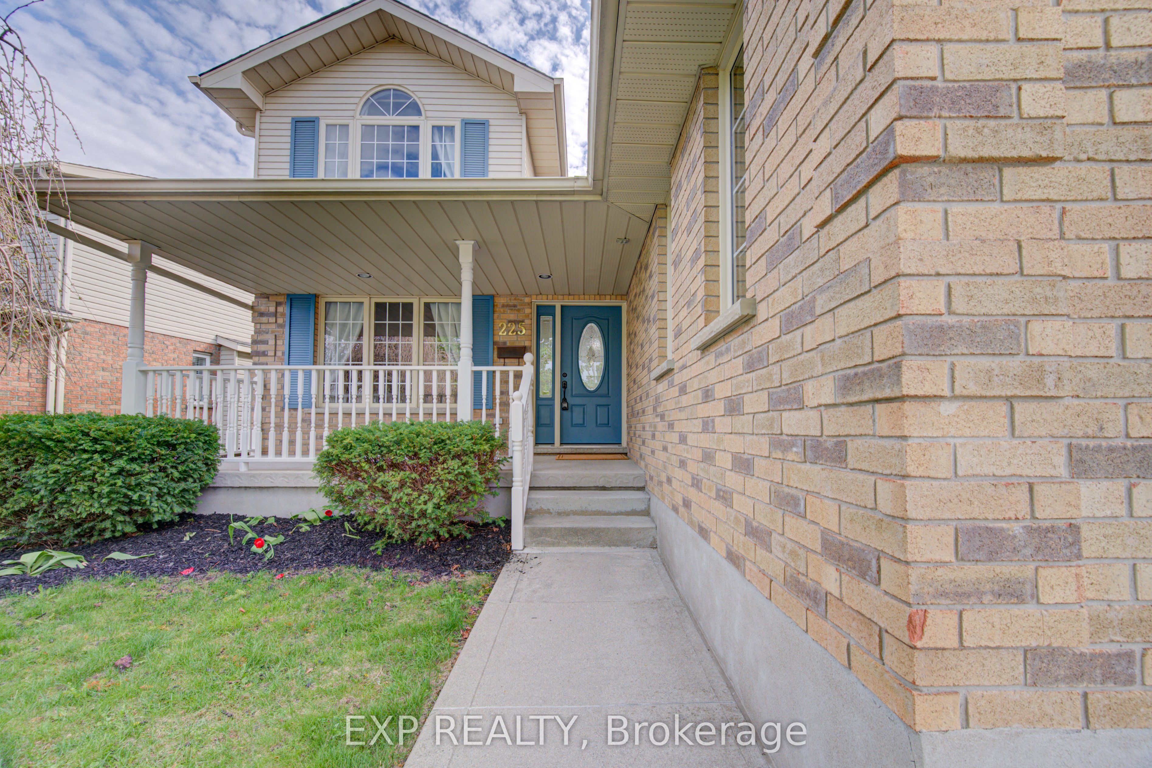 225 Dartmoor Crescent, Waterloo, ON N2K 3S9 photo 3