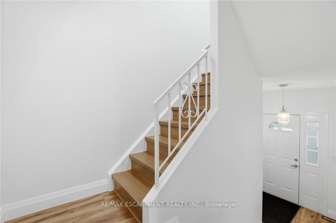 61 ALBRIGHT Road 61, Hamilton, ON L9K 6H5 photo 4