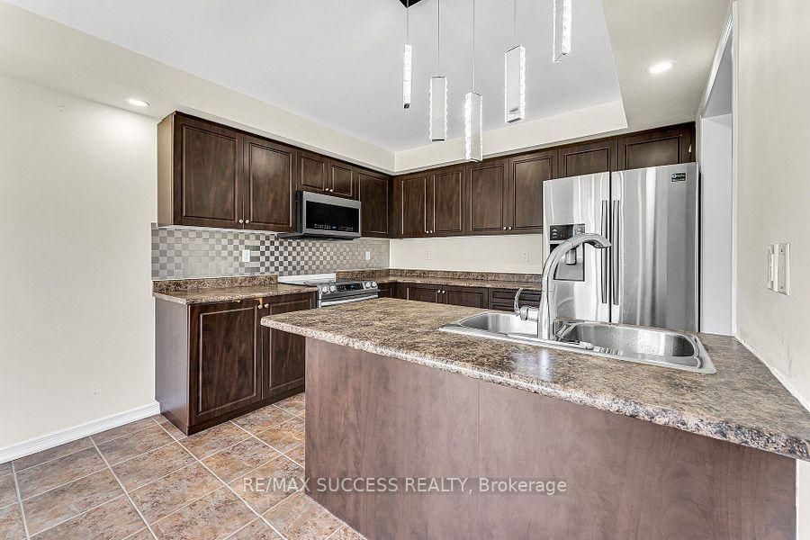 81 Lambert Crescent Main, Brantford, ON N3T 0E9 photo 2