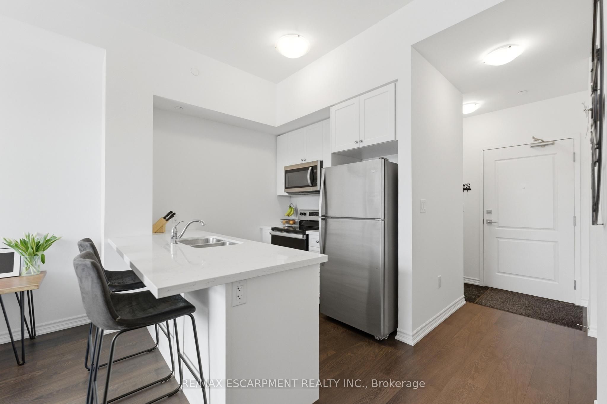 460 Dundas Street E 112, Hamilton, ON L8B 2A5 photo 3