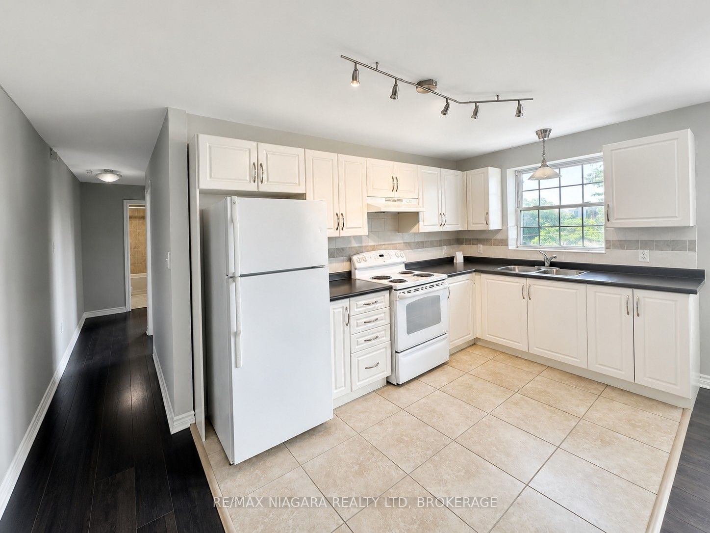 143 WESTCHESTER Crescent 12, St. Catharines, ON L2P 2N8 photo 4