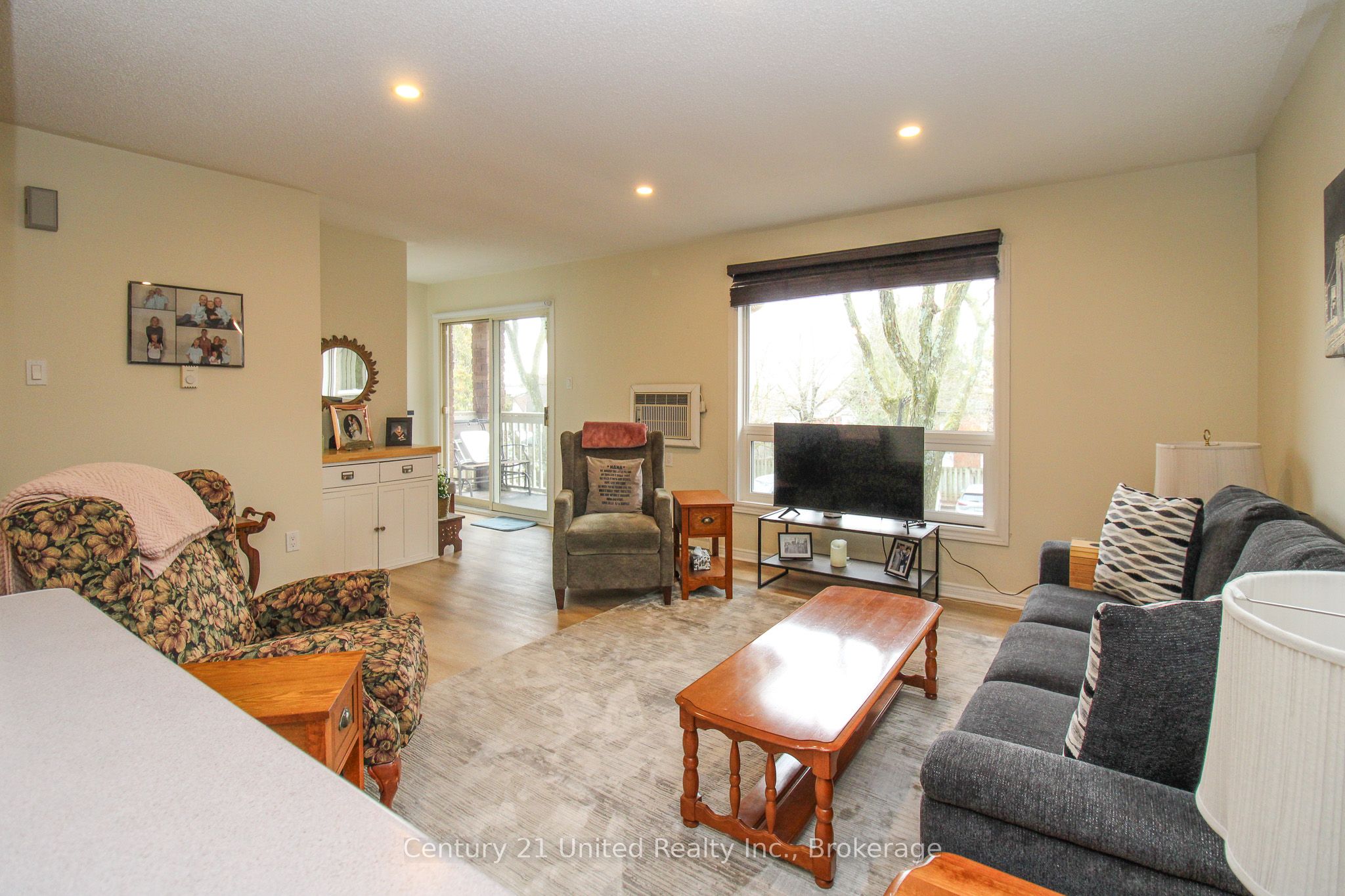 1110 Clonsilla Avenue 204, Peterborough, ON K9J 5Y5 photo 3