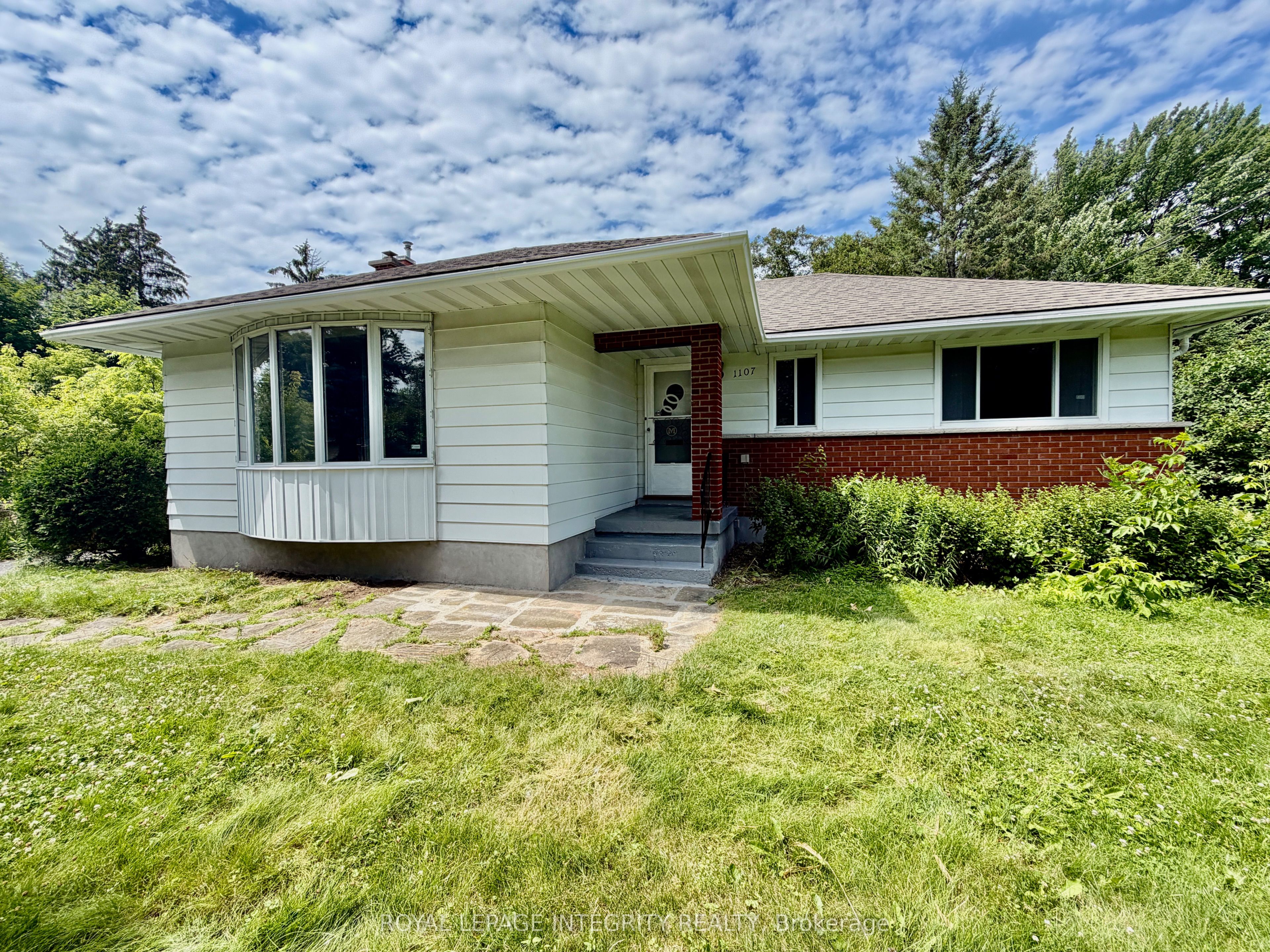 1107 Falaise Road, Cityview - Parkwoods Hills - Rideau Shore, ON K2E 6R1 photo 2