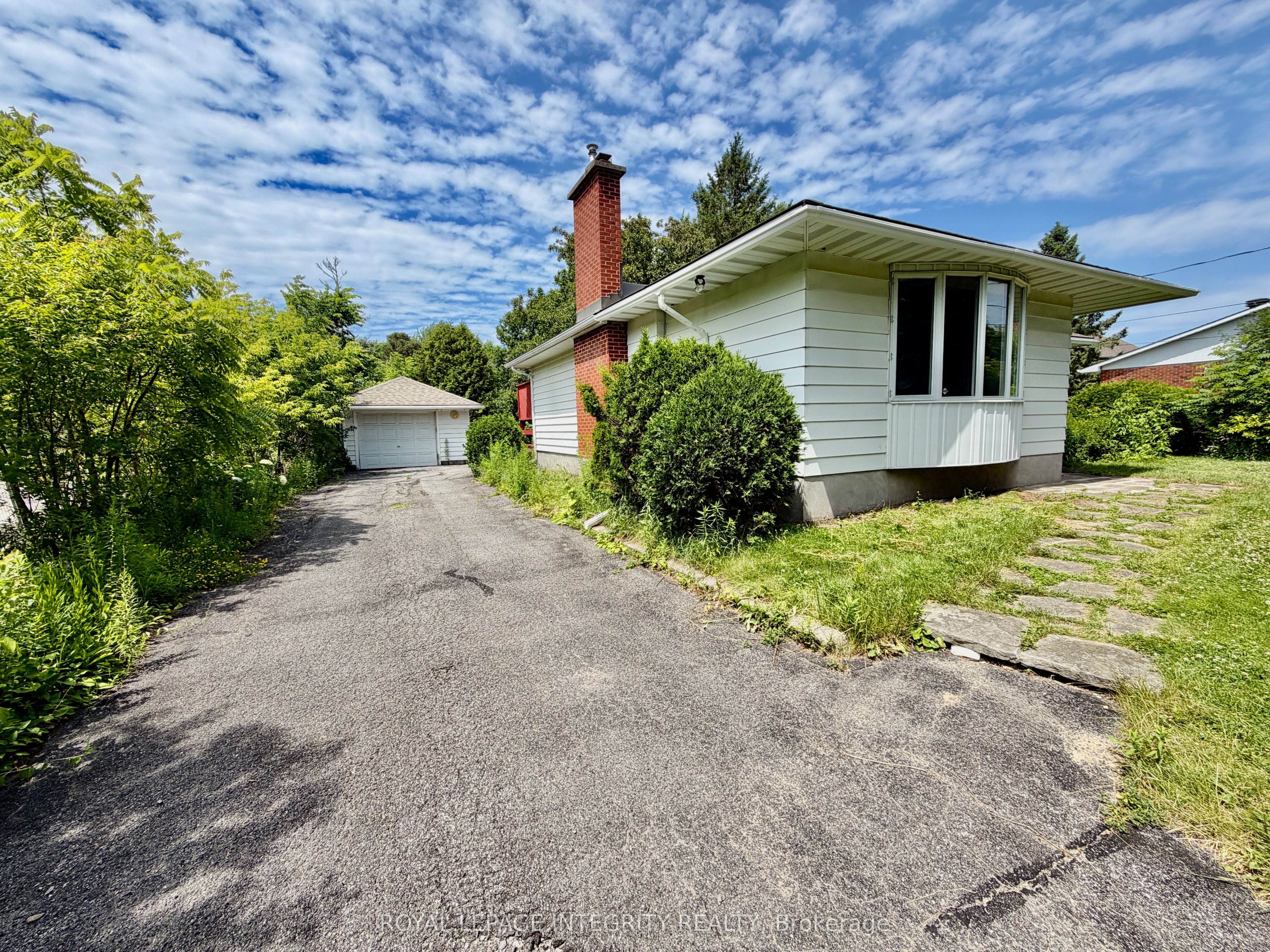 1107 Falaise Road, Cityview - Parkwoods Hills - Rideau Shore, ON K2E 6R1 photo 3