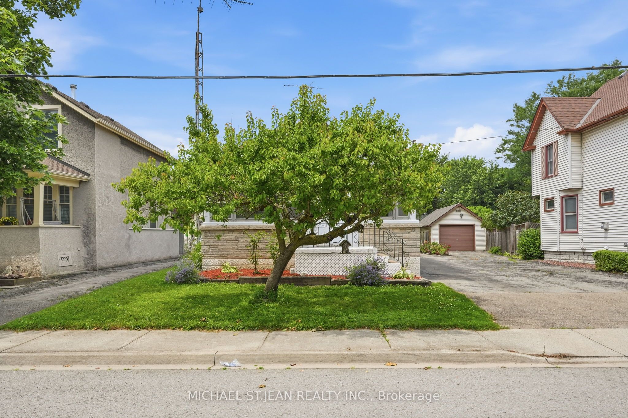 4587 Third Avenue, Niagara Falls, ON L2E 4L3 photo 2