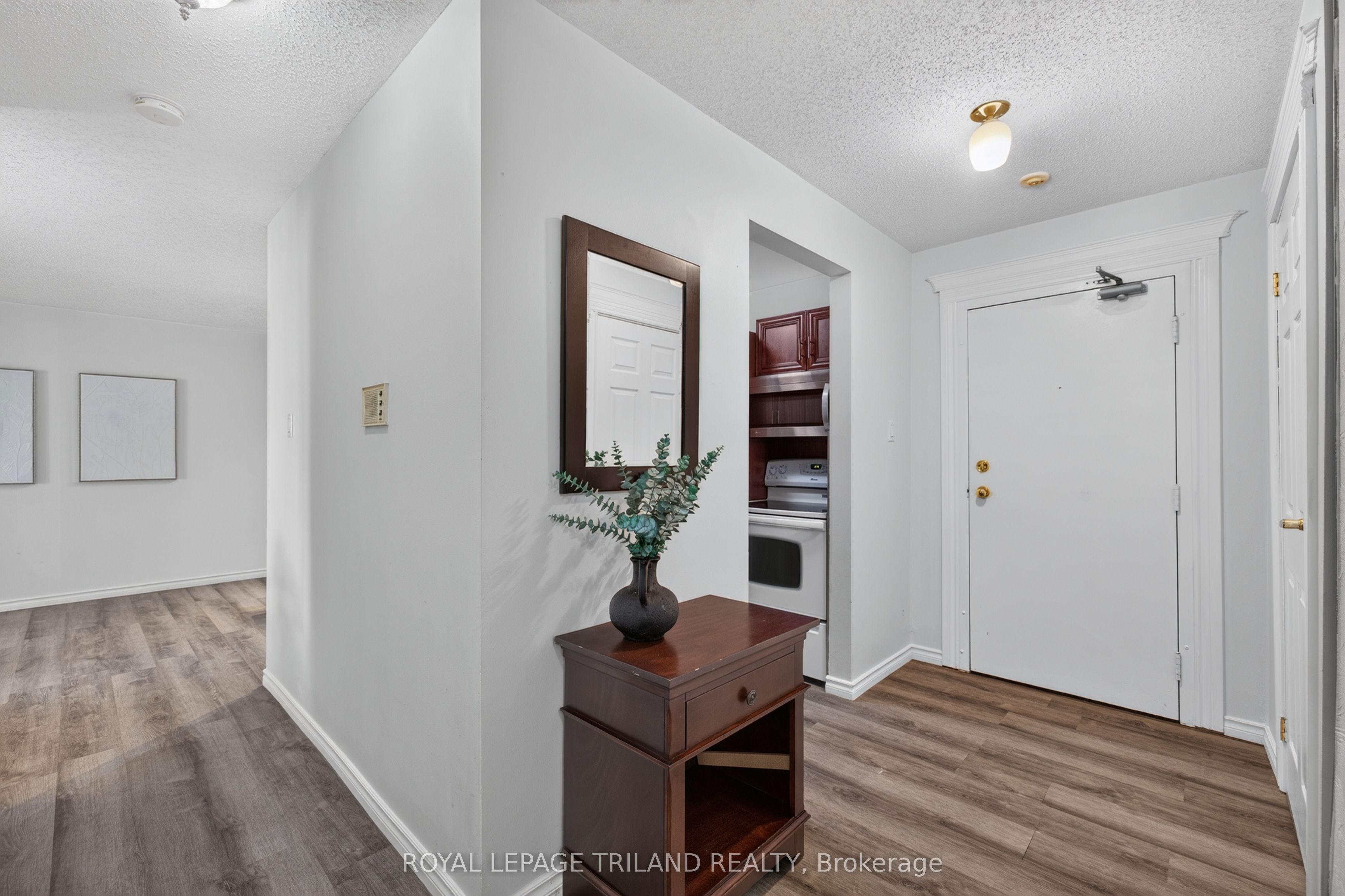 735 Deveron Crescent 102, London South, ON N5Z 4X8 photo 4