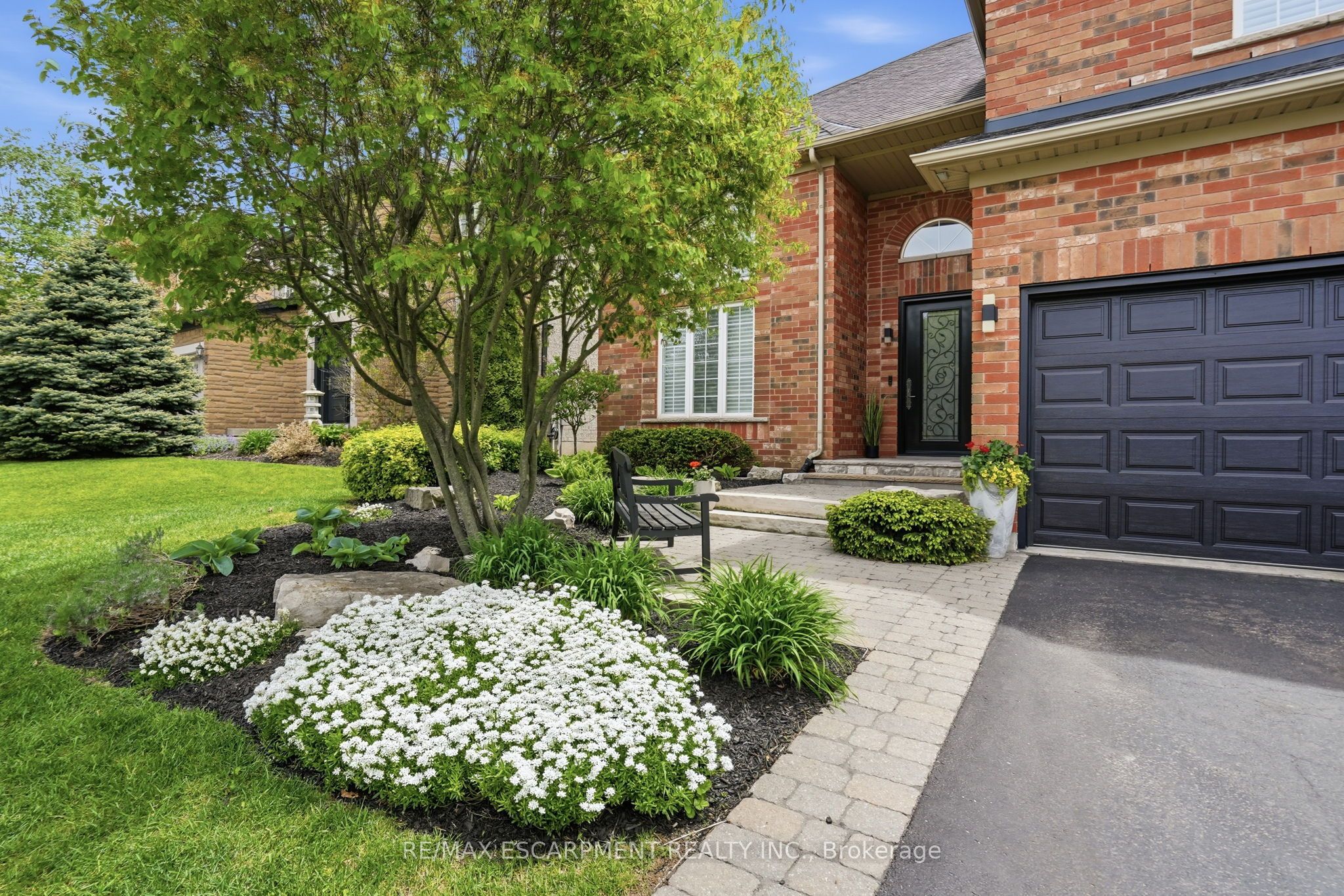 156 VALMONT Street, Hamilton, ON L9G 4Z9 photo 2