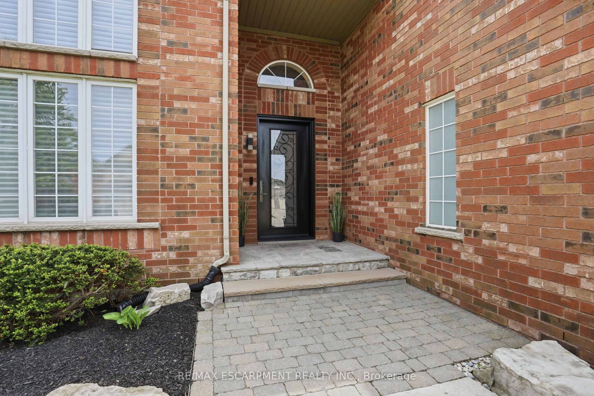156 VALMONT Street, Hamilton, ON L9G 4Z9 photo 3