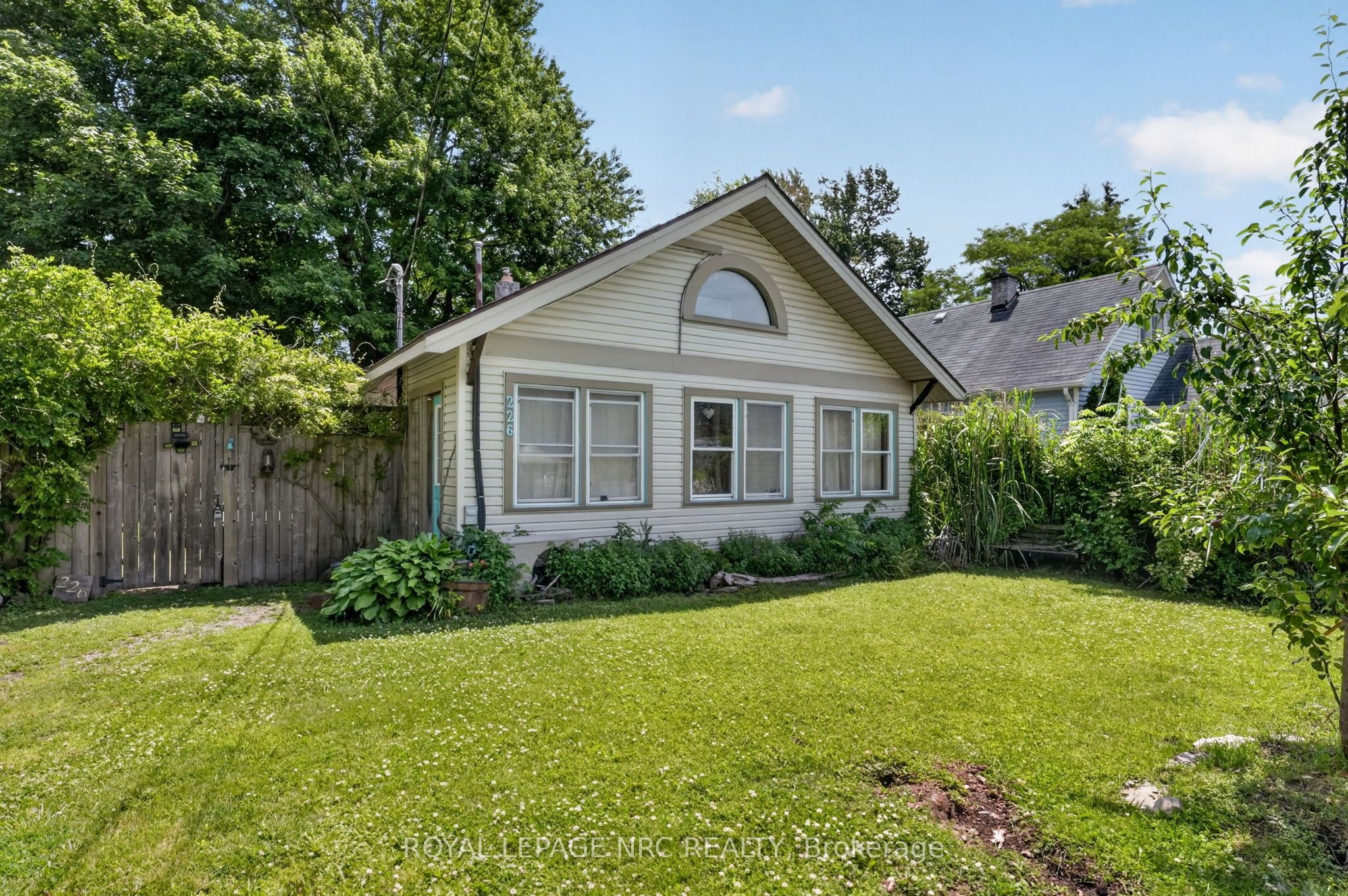 226 Derby Road, Fort Erie, ON L0S 1B0 photo 2