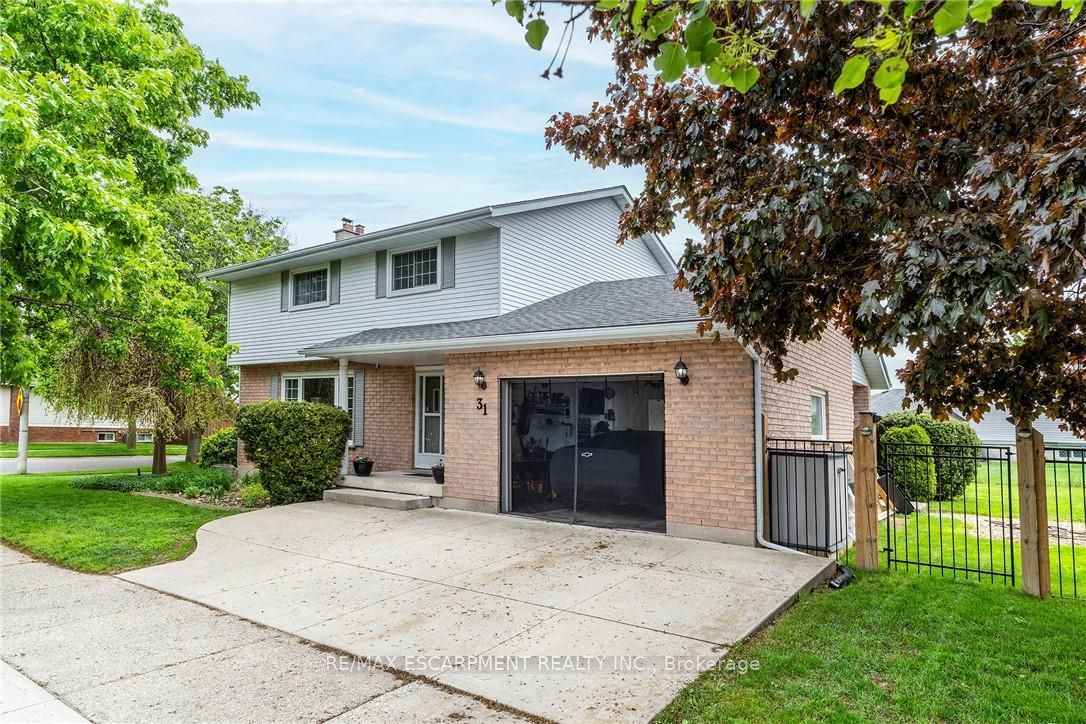 31 Blackfriar Lane, Brantford, ON N3R 7M2