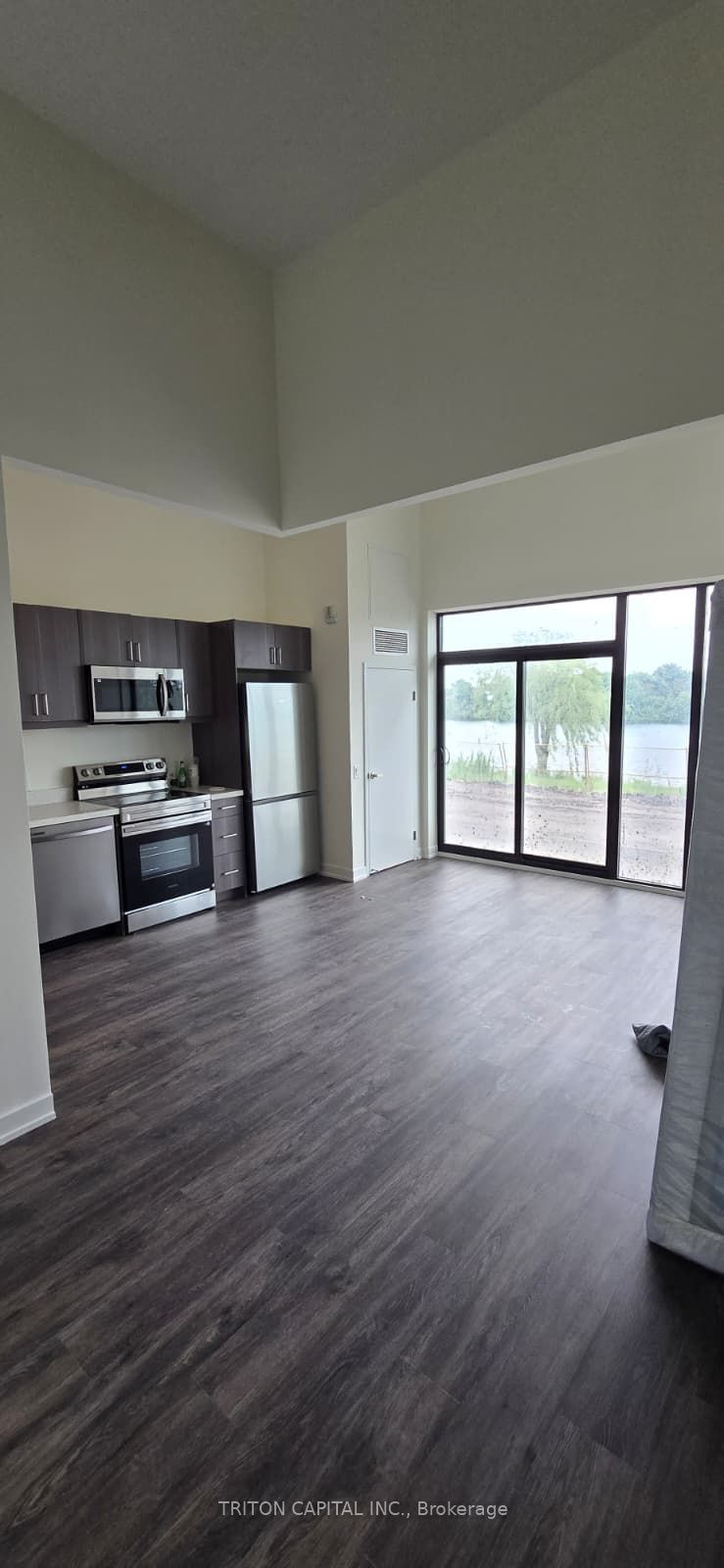 350 Prince Charles Drive S 124, Welland, ON L3C 7B3 photo 3