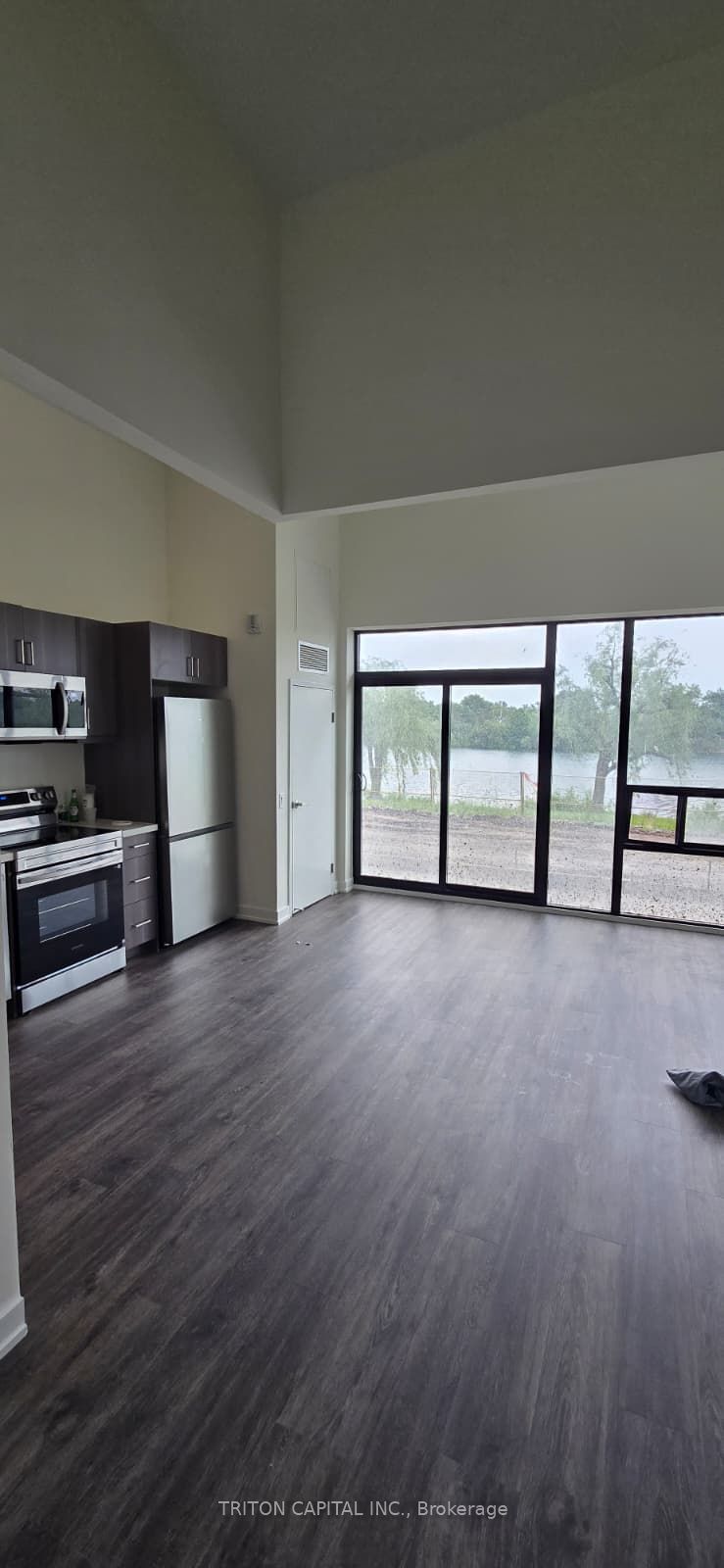 350 Prince Charles Drive S 124, Welland, ON L3C 7B3 photo 5