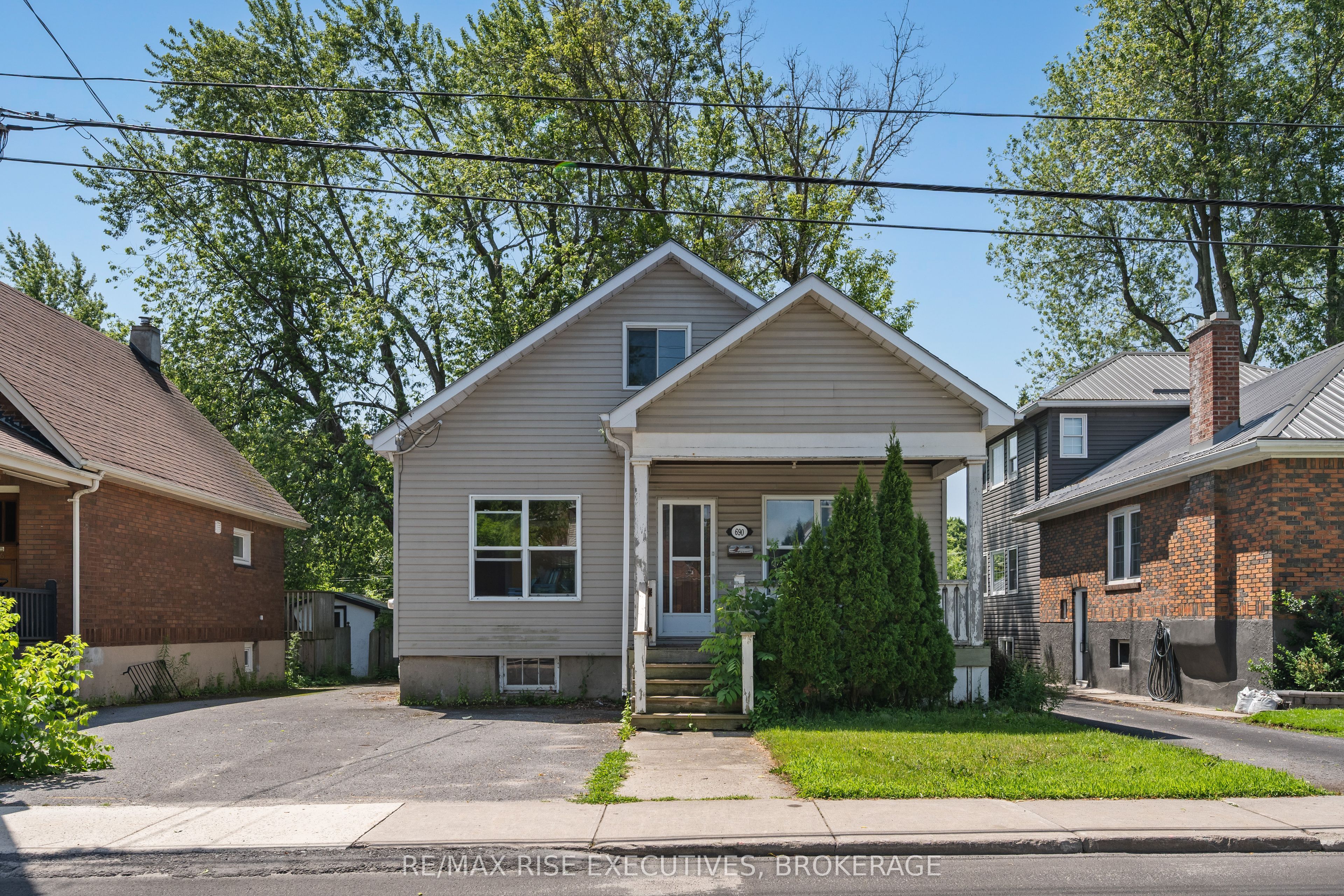 690 Johnson Street, Kingston, ON K7L 2A8 photo 2