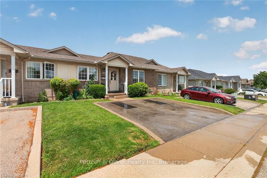 24 Kenyon Crescent 44, Grimsby, ON L3M 5S4 photo 2
