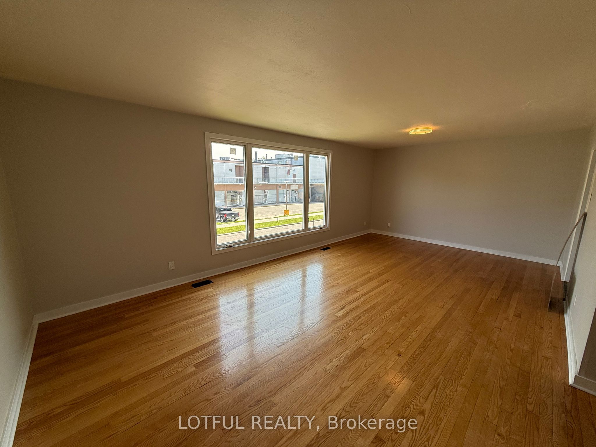 2647 Priscilla Street A, Britannia - Lincoln Heights and Area, ON K2B 7C8 photo 4