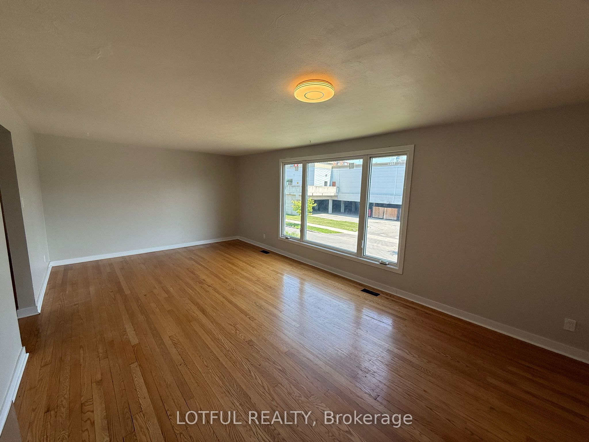 2647 Priscilla Street A, Britannia - Lincoln Heights and Area, ON K2B 7C8 photo 5