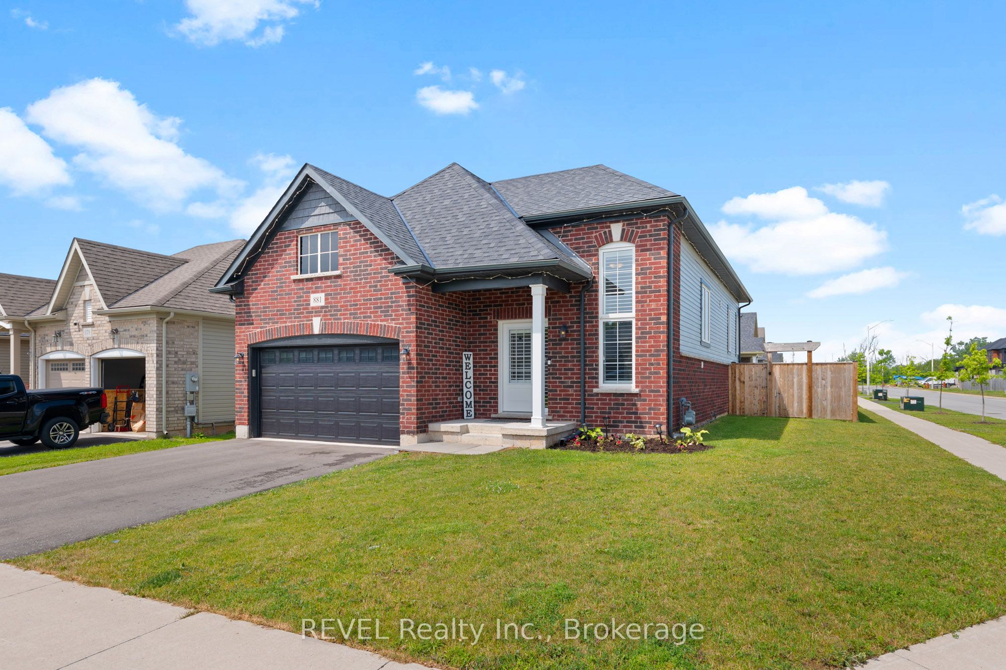 881 Burwell Street, Fort Erie, ON L2A 0E3 photo 2