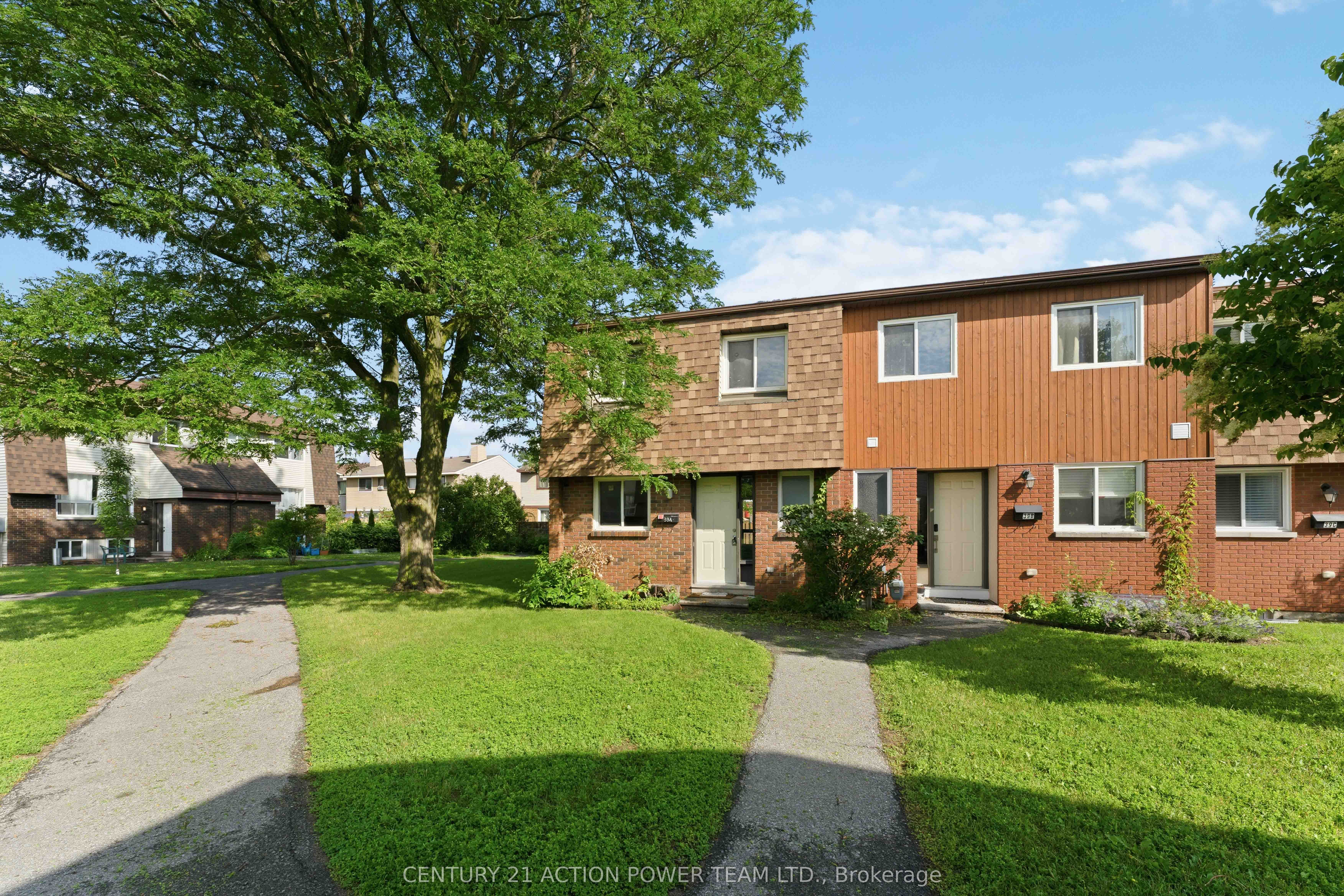 39 Woodvale Green Drive A, South of Baseline to Knoxdale, ON K2G 4H3