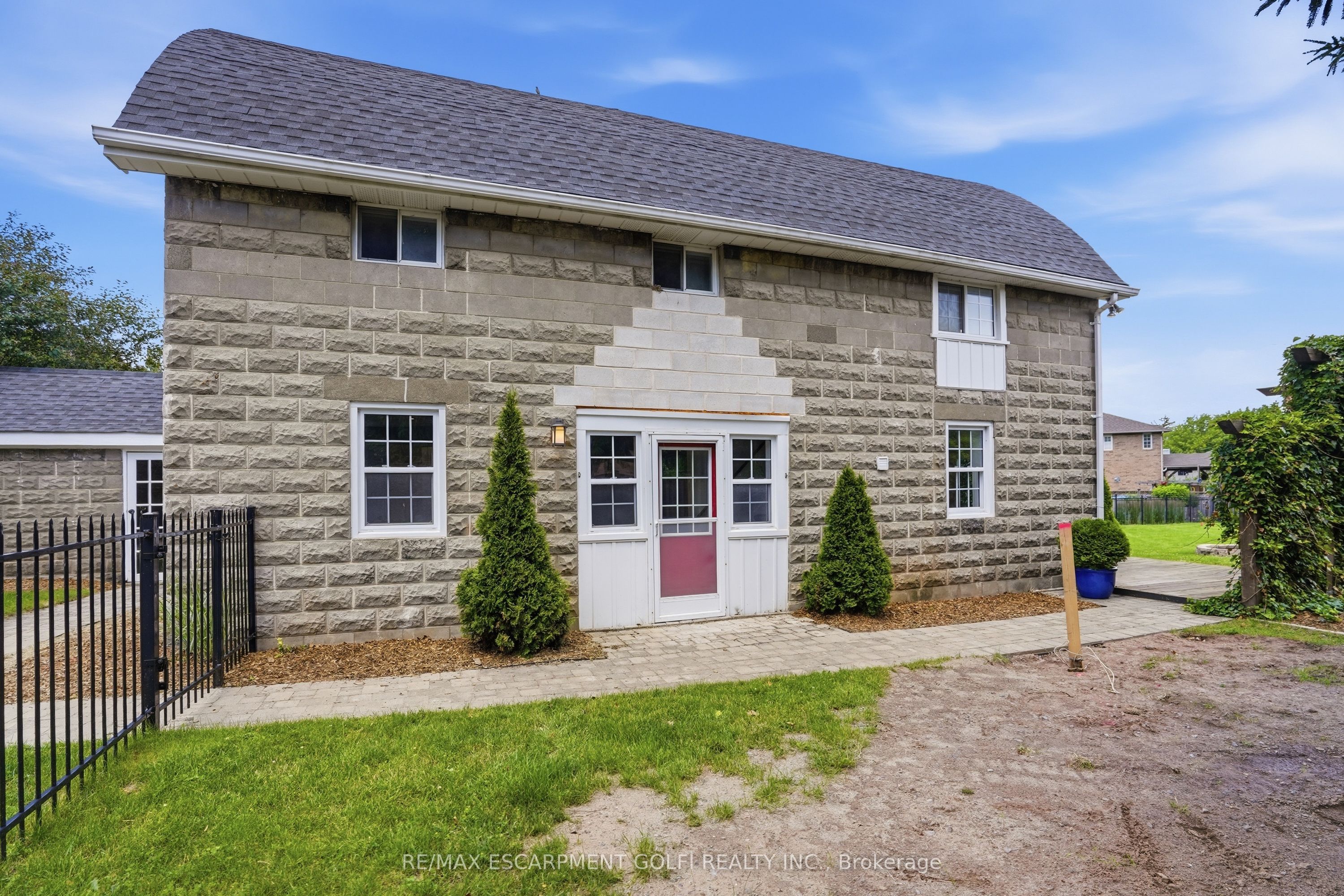 292 MAIN Street W C, Grimsby, ON L3M 1S4 photo 3