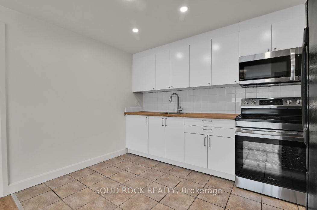 896 Elmsmere Drive 7, Beacon Hill North - South and Area, ON K1J 7T6 photo 4