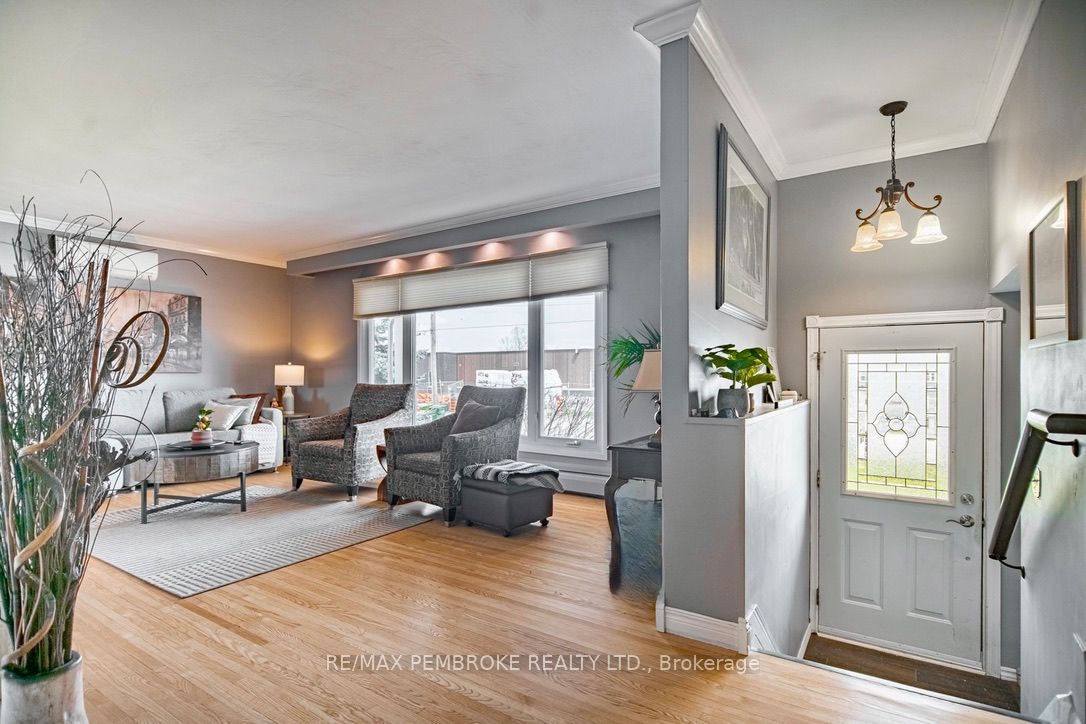 282 Clemow Avenue, Pembroke, ON K8A 2E4 photo 3