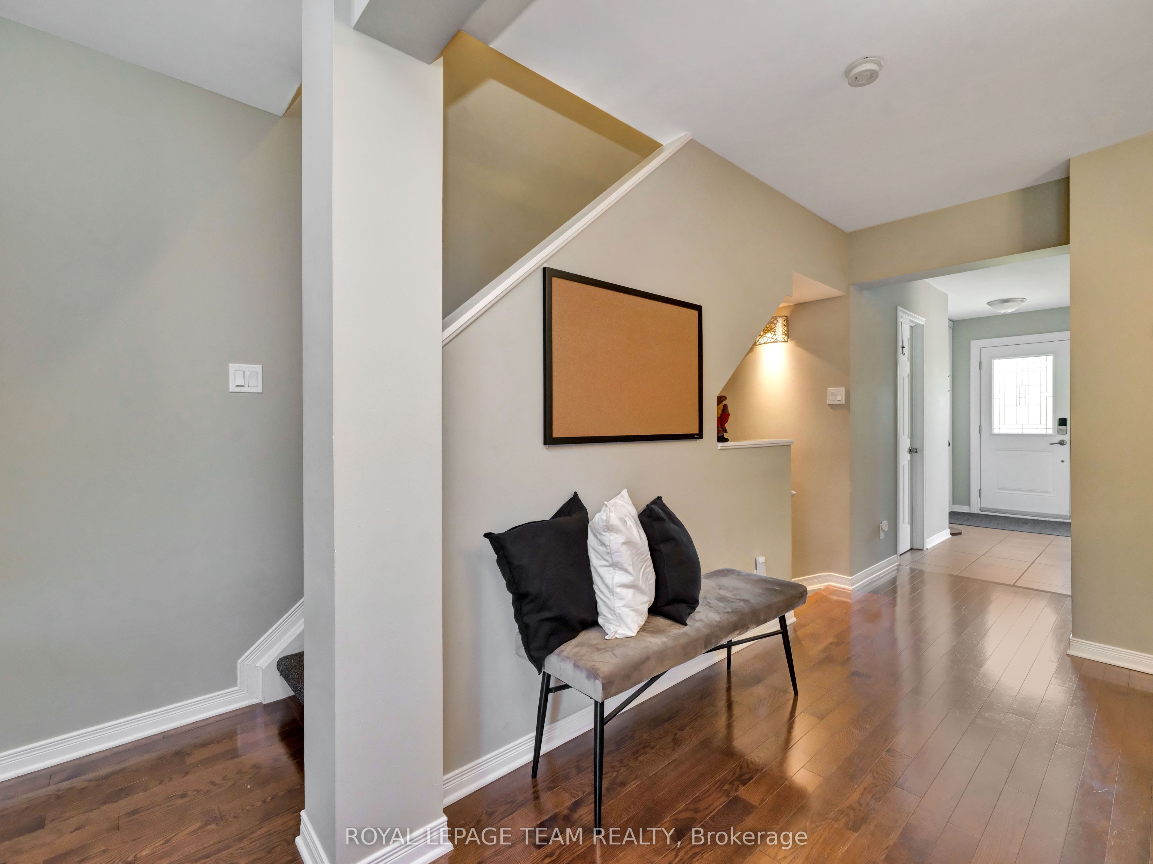 53 THORNBURY Crescent, South of Baseline to Knoxdale, ON K2G 6C5 photo 4