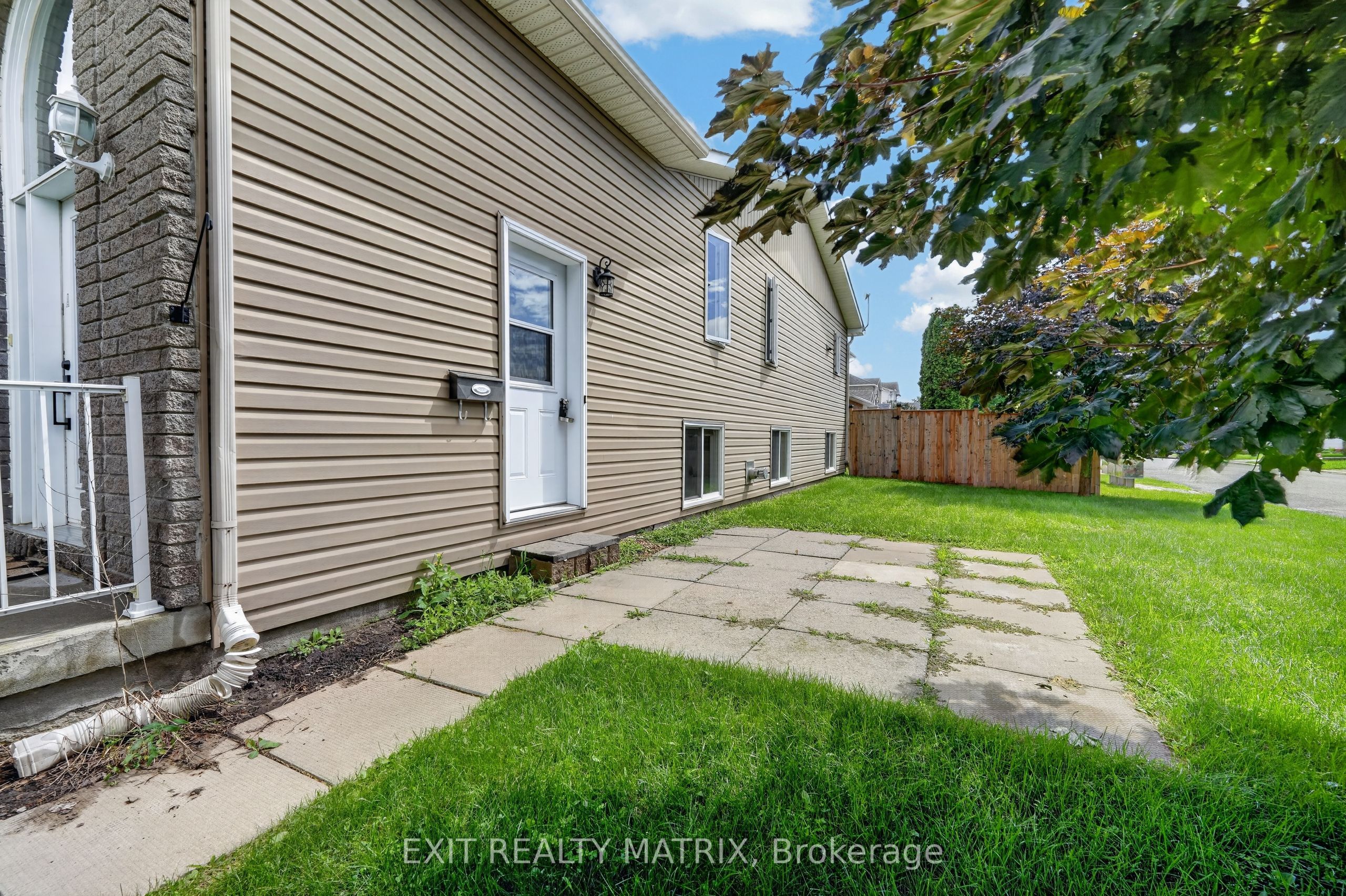 239 Stiver Street B, Russell, ON K4R 1G9 photo 2