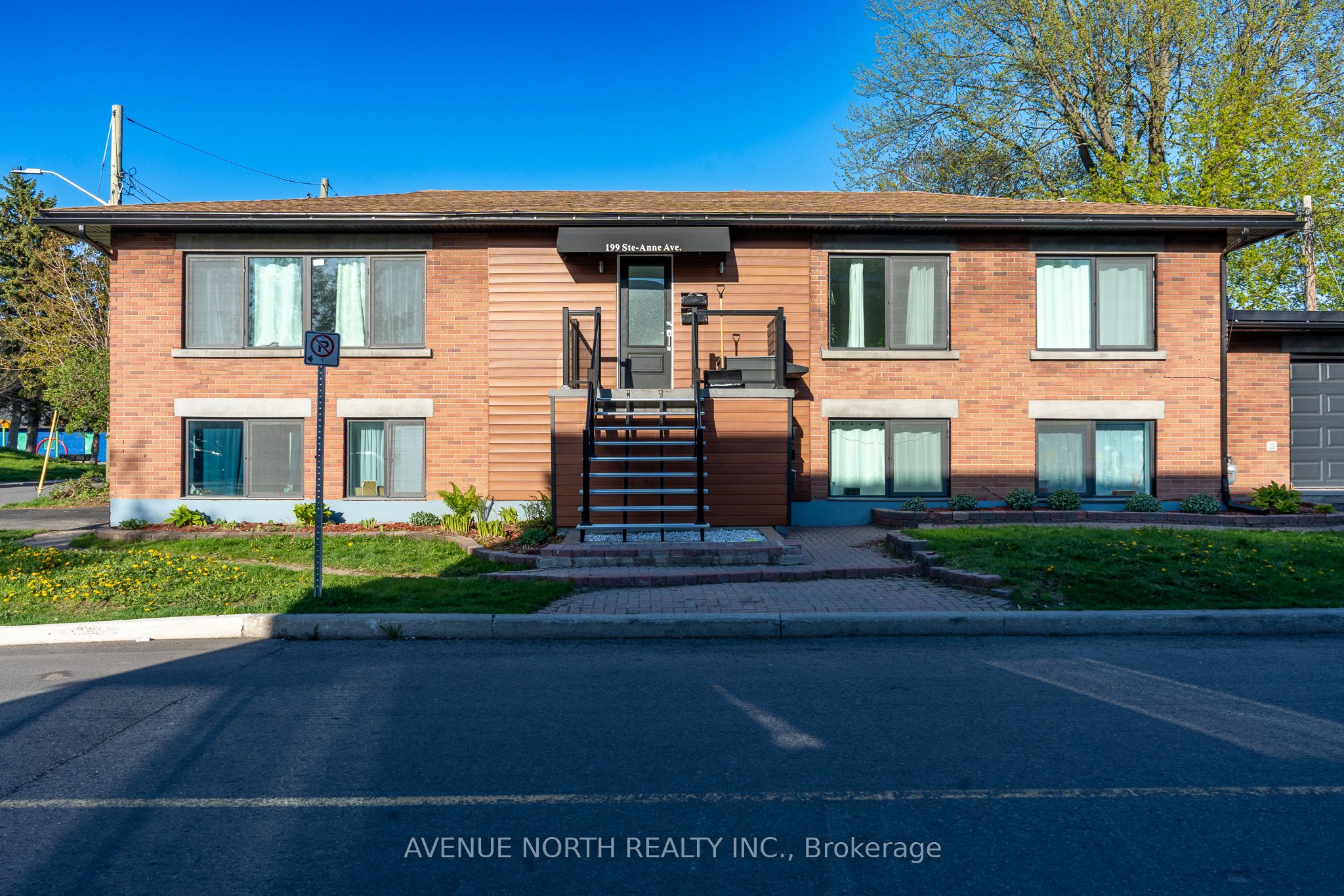 199 Ste Anne Street, Vanier and Kingsview Park, ON K1L 7B8 photo 2