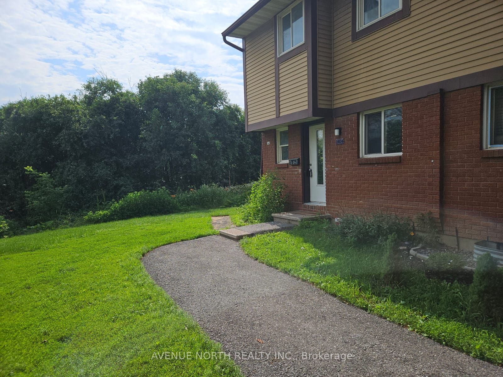 1404 Foxwell Street 1, Cyrville - Carson Grove - Pineview, ON K1B 5J4 photo 2
