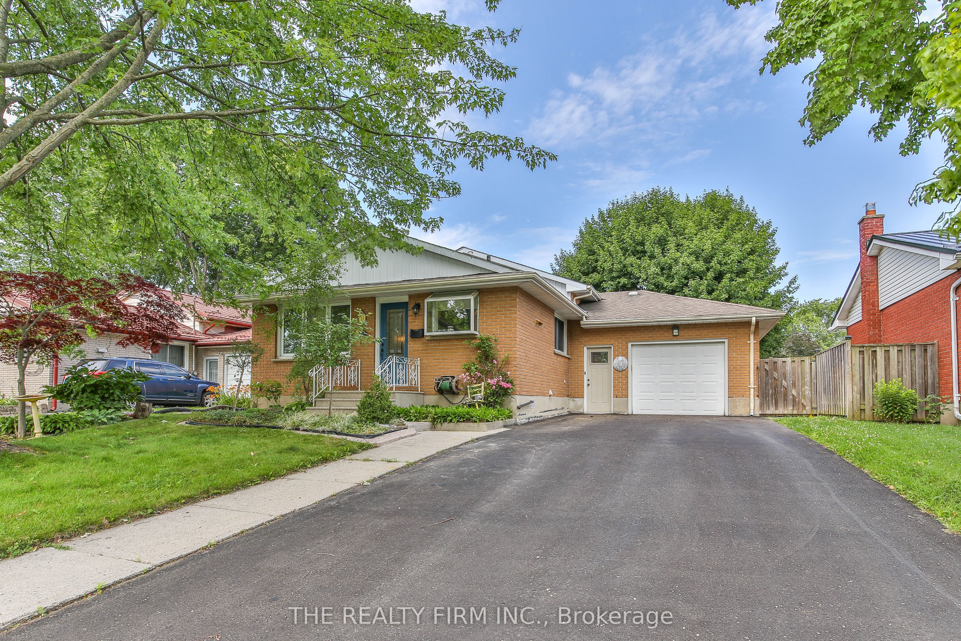 13 Vanbuskirk Drive, St. Thomas, ON N5R 4Z1