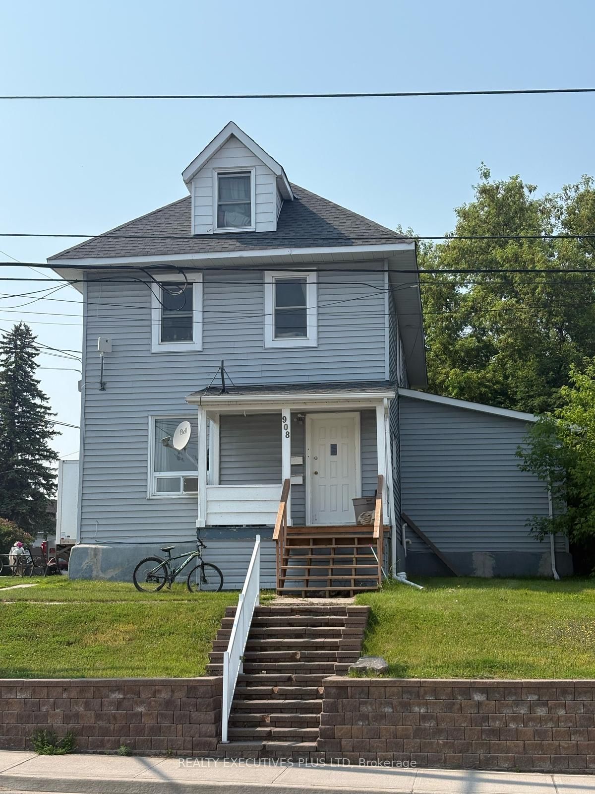 106 Fourth Avenue W, North Bay, ON P1B 3M8 photo 3