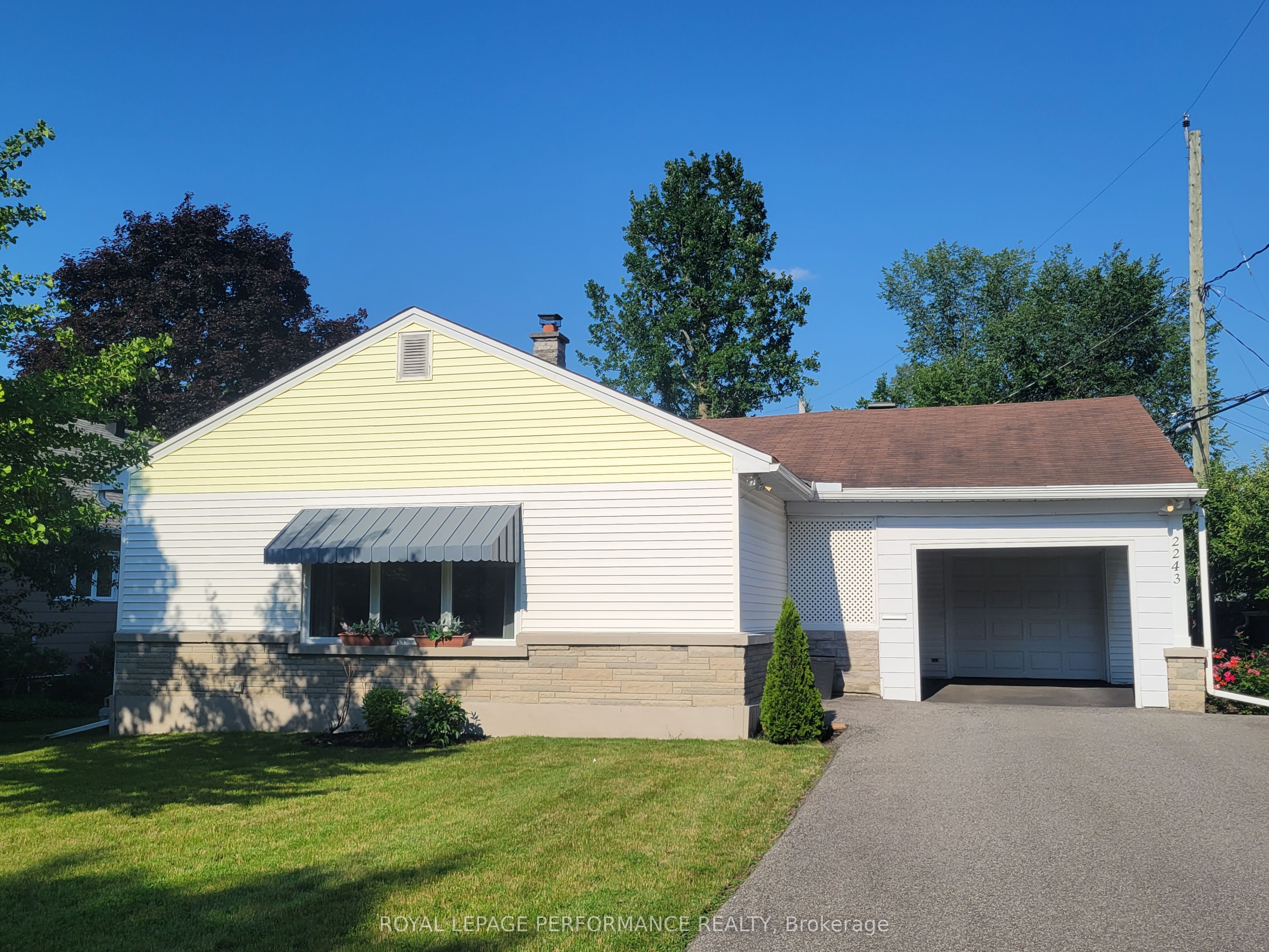 2243 Hillary Avenue, Alta Vista and Area, ON K1H 7H7