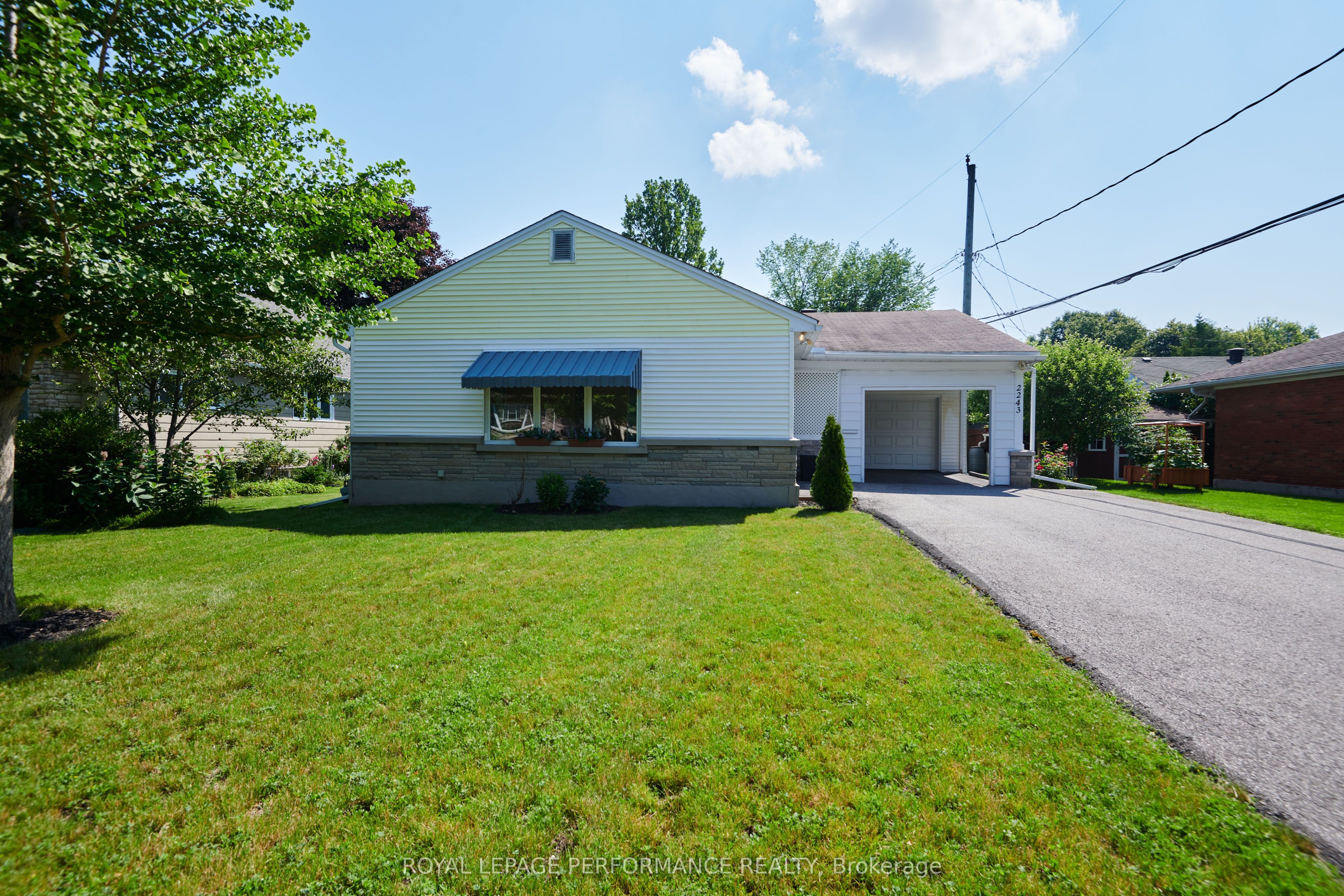 2243 Hillary Avenue, Alta Vista and Area, ON K1H 7H7 photo 2